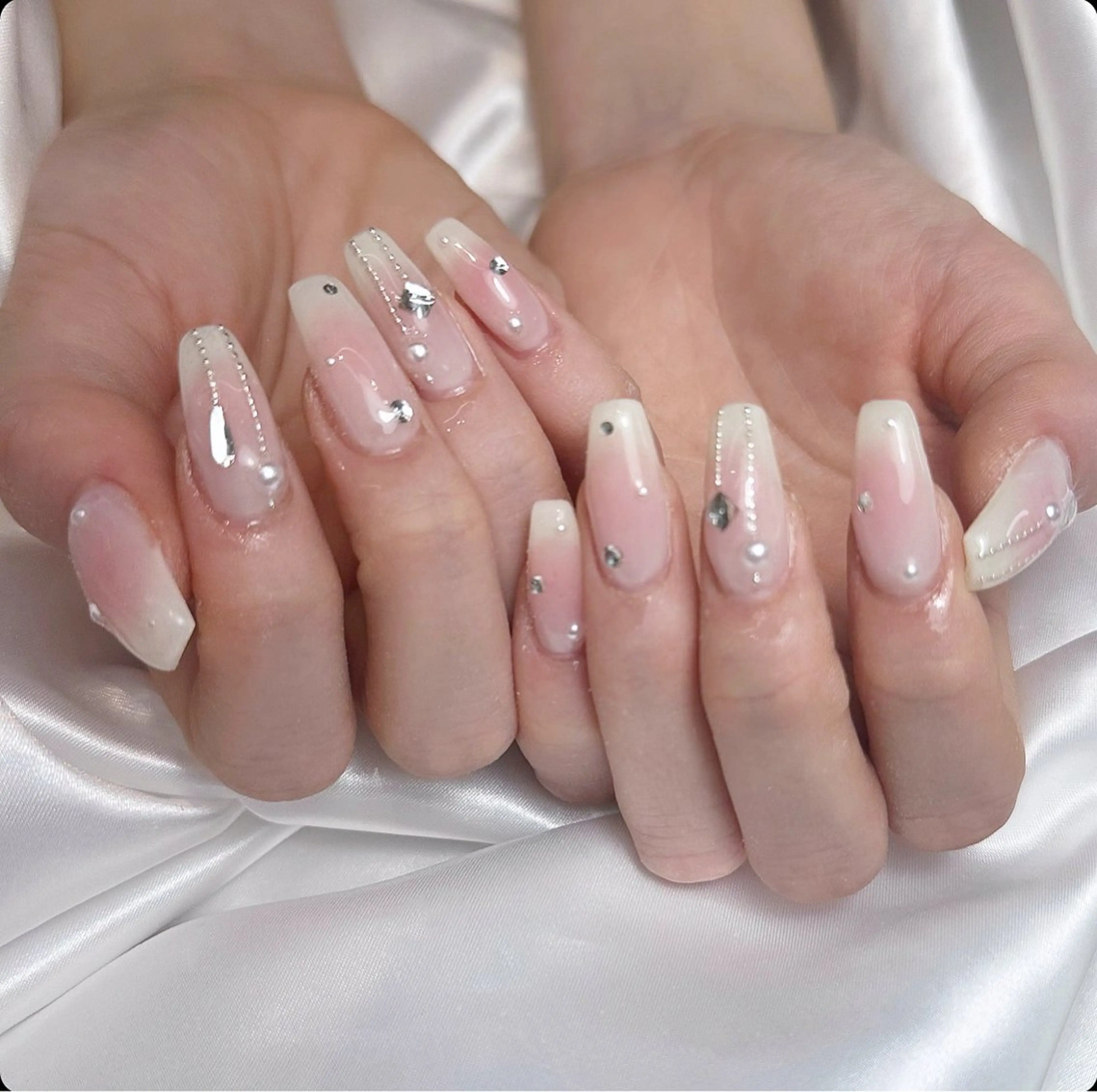 ネイル ハート キラキラネイル 韓国ネイル リボン ツイードネイル ume hairsalon所属・nono/ 熊取ﾈｲﾙｻﾛﾝのネイルデザイン