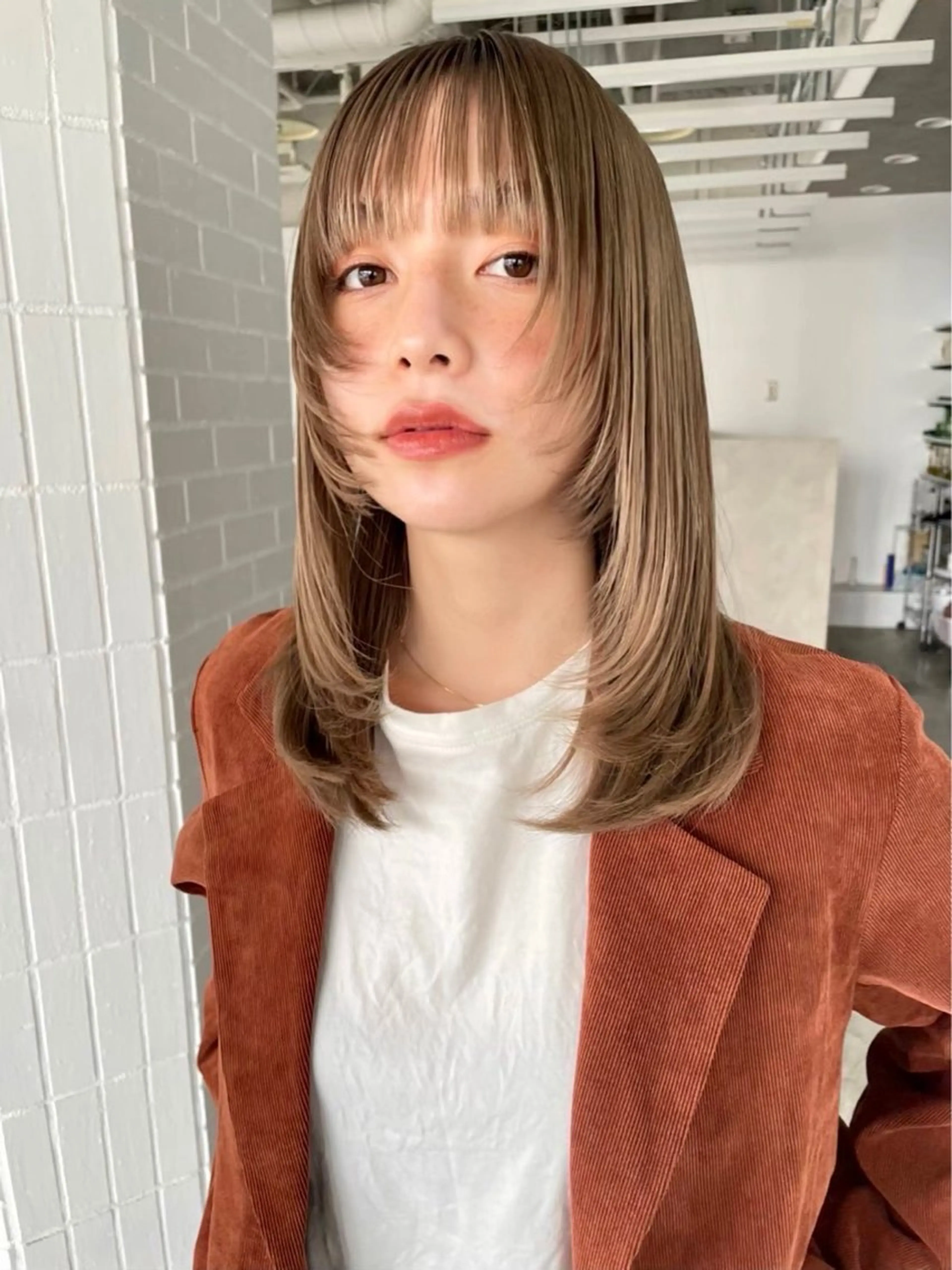 ミディアム レイヤーカット 韓国ヘアハイトーン 👾はちす👾のヘアスタイル