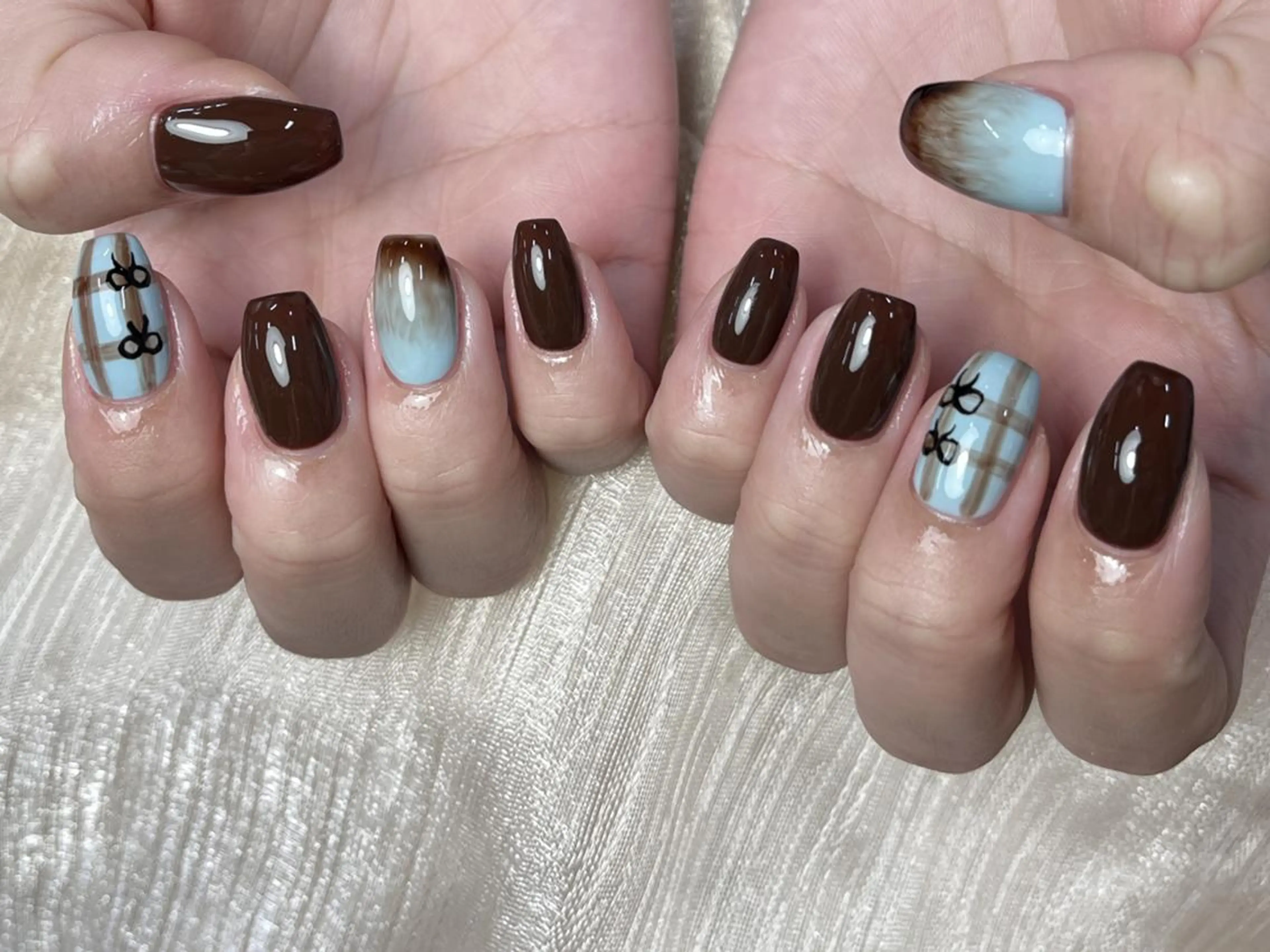 ネイル ブルー ブラウン ハンドネイル ToliyDeliy Nail Salonのネイルデザイン