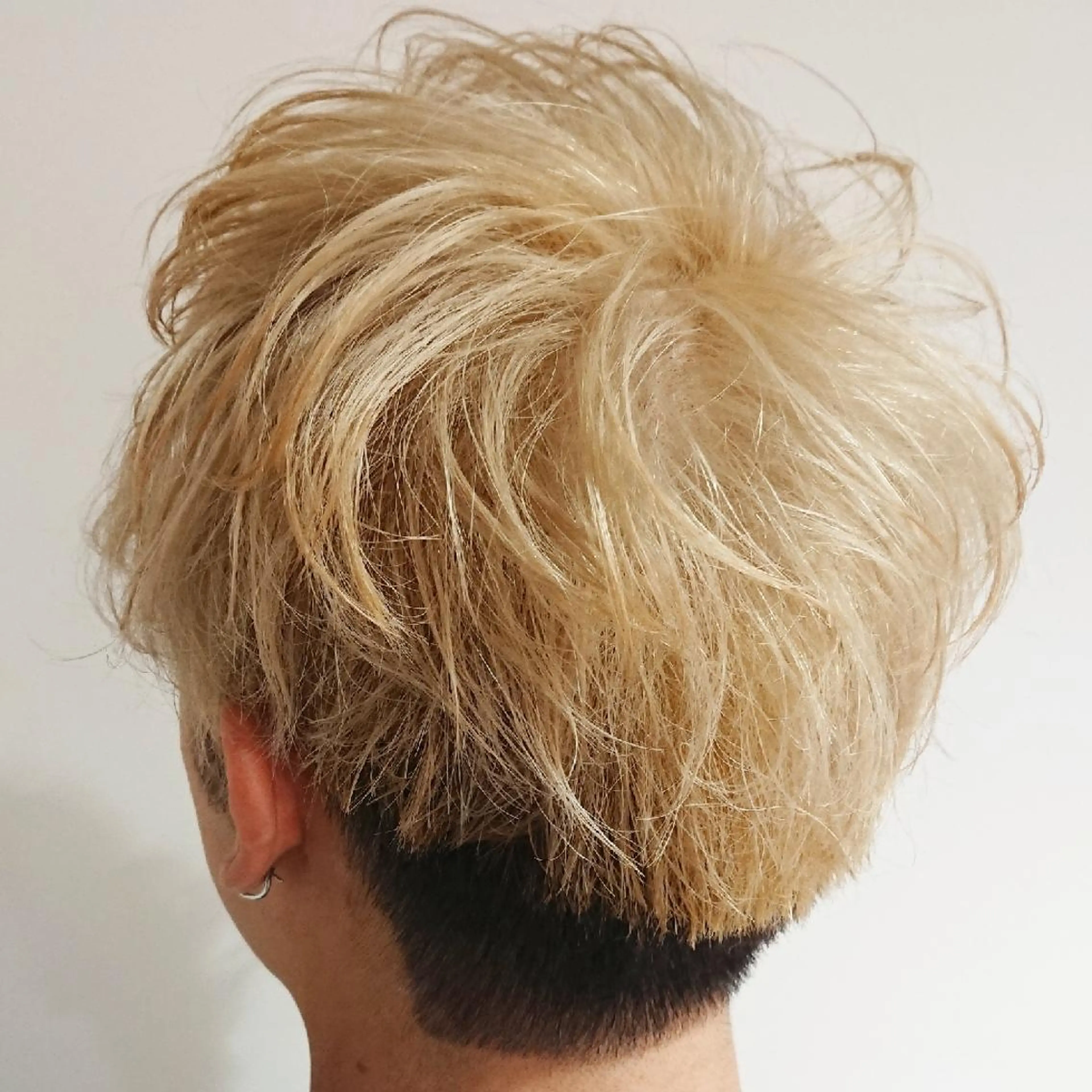 カラー ヘアカラー ブリーチ/ヘアケア/ 艶髪/イギチハルのヘアスタイル