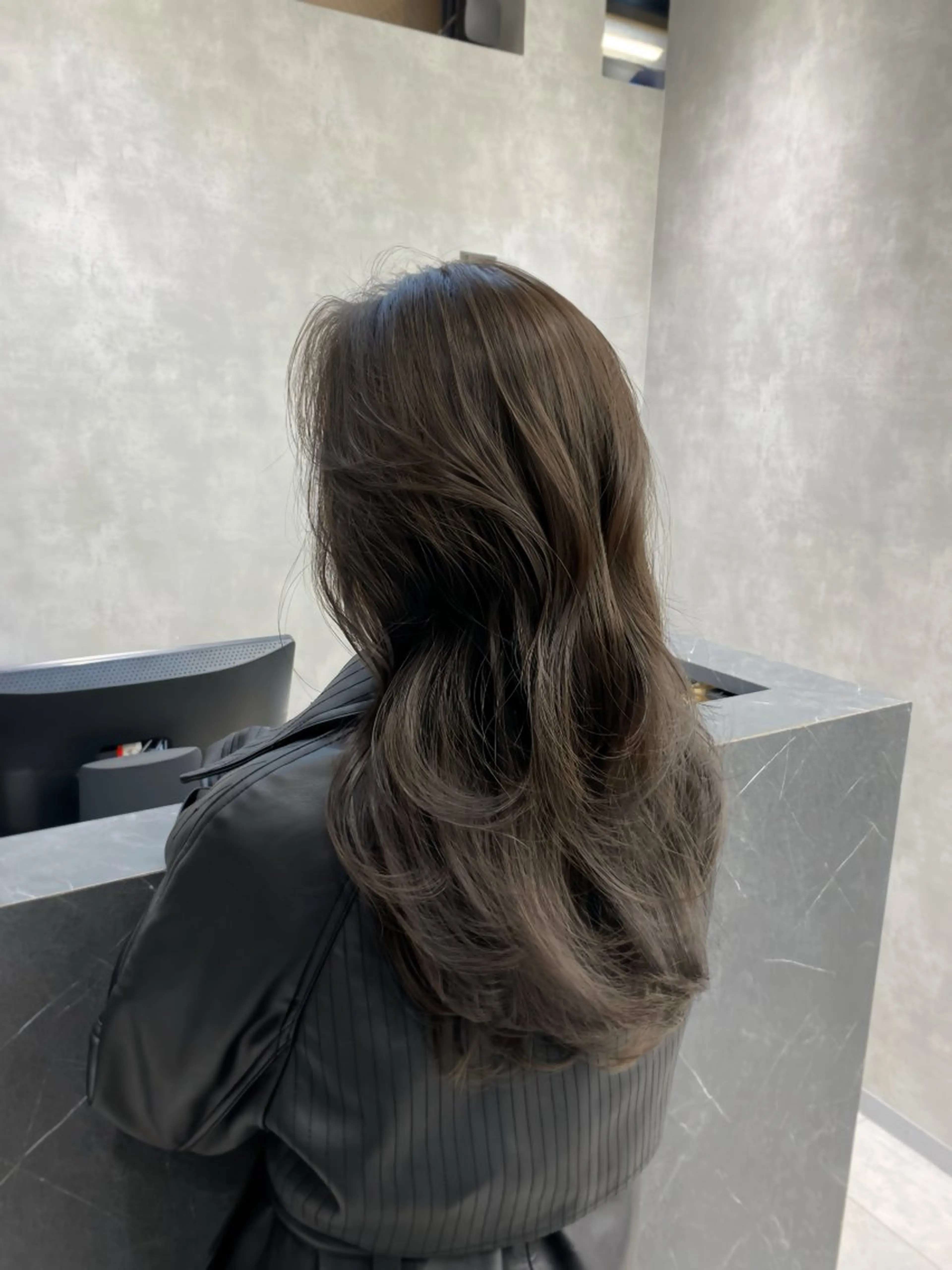 ロング カラー グレージュ 韓国風ヘア レイヤーカット レイヤー/艶カラー /韓国ヘア/高松のヘアスタイル