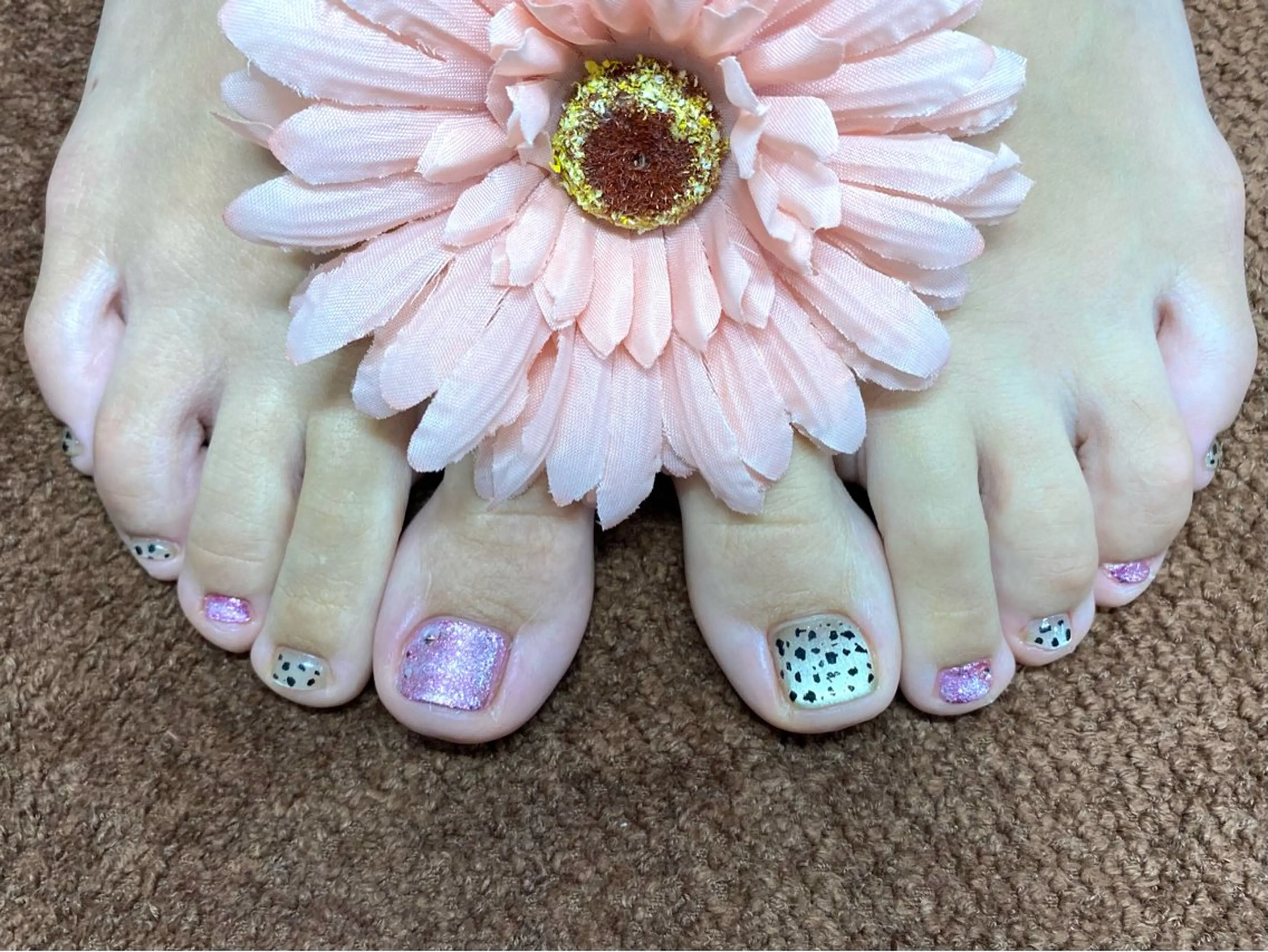 ネイル ラメ(グリッター) ピンク フットネイル Glanz  Nail aのネイルデザイン
