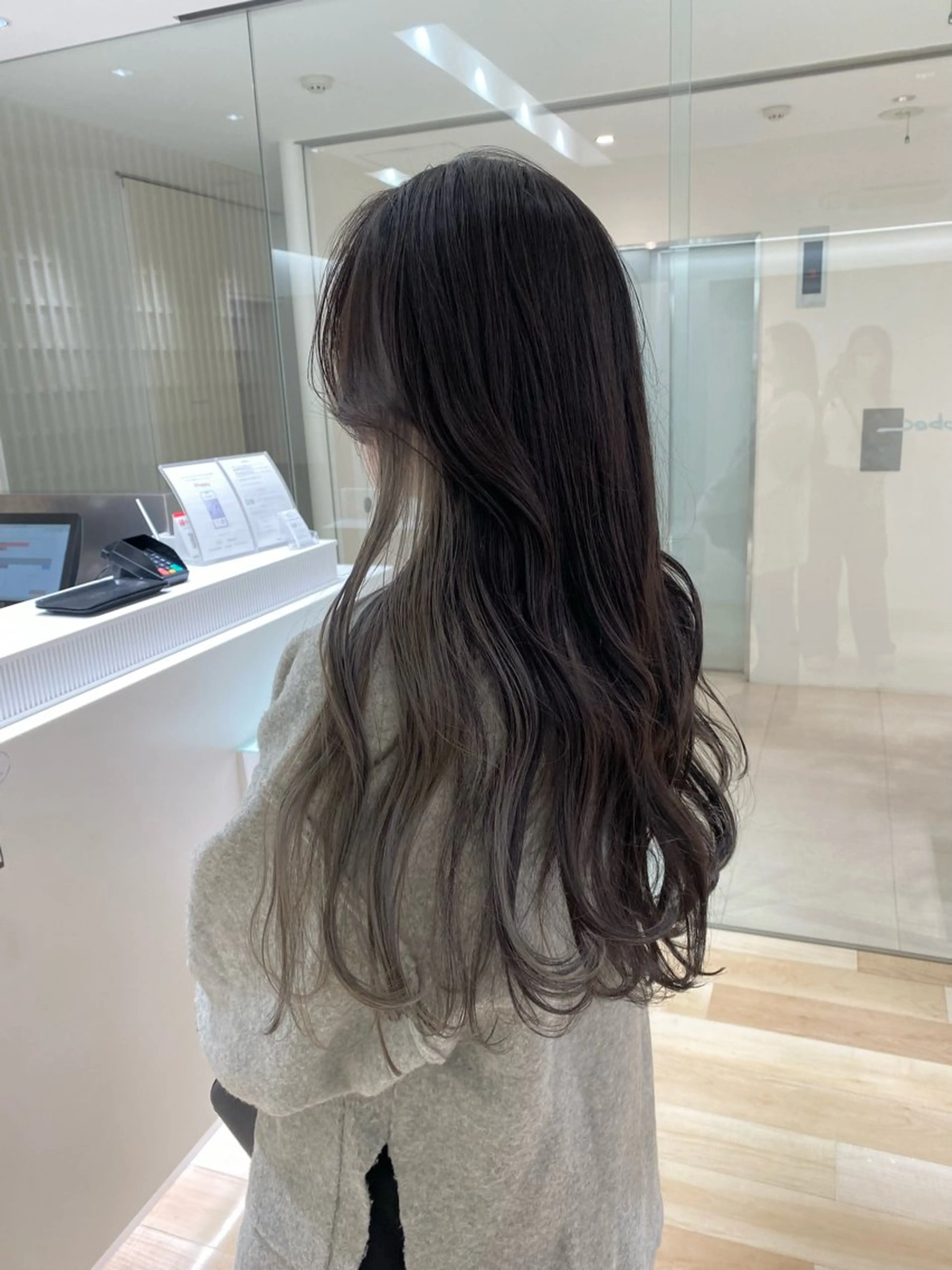 ロング カラー ブリーチ かきあげバング カット ヘアカラー トリートメント 松永 わかなのヘアスタイル