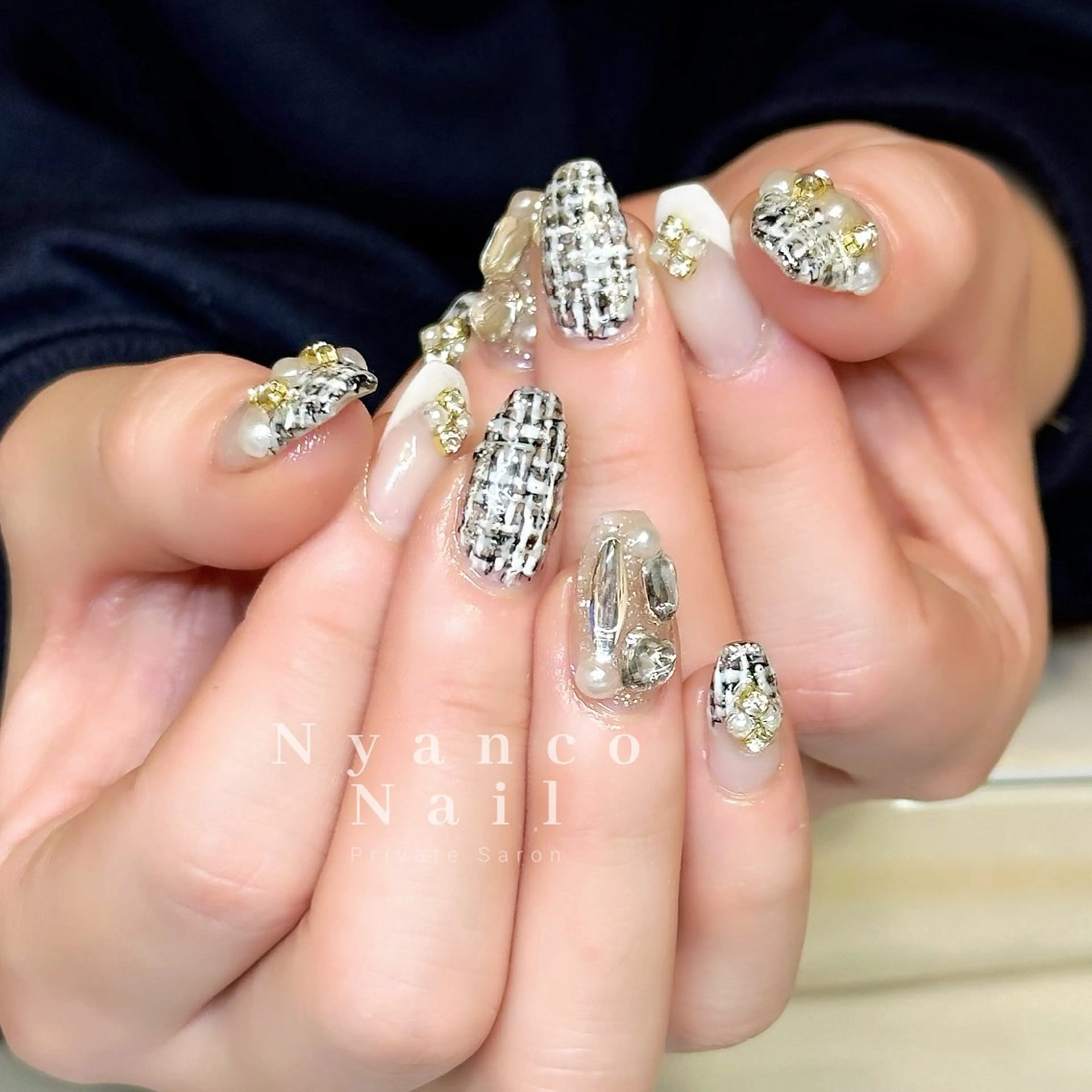 ネイル ジェルネイル キラキラネイル ツイードネイル ワンホンネイル 冬ネイル Nyanco Nailのネイルデザイン
