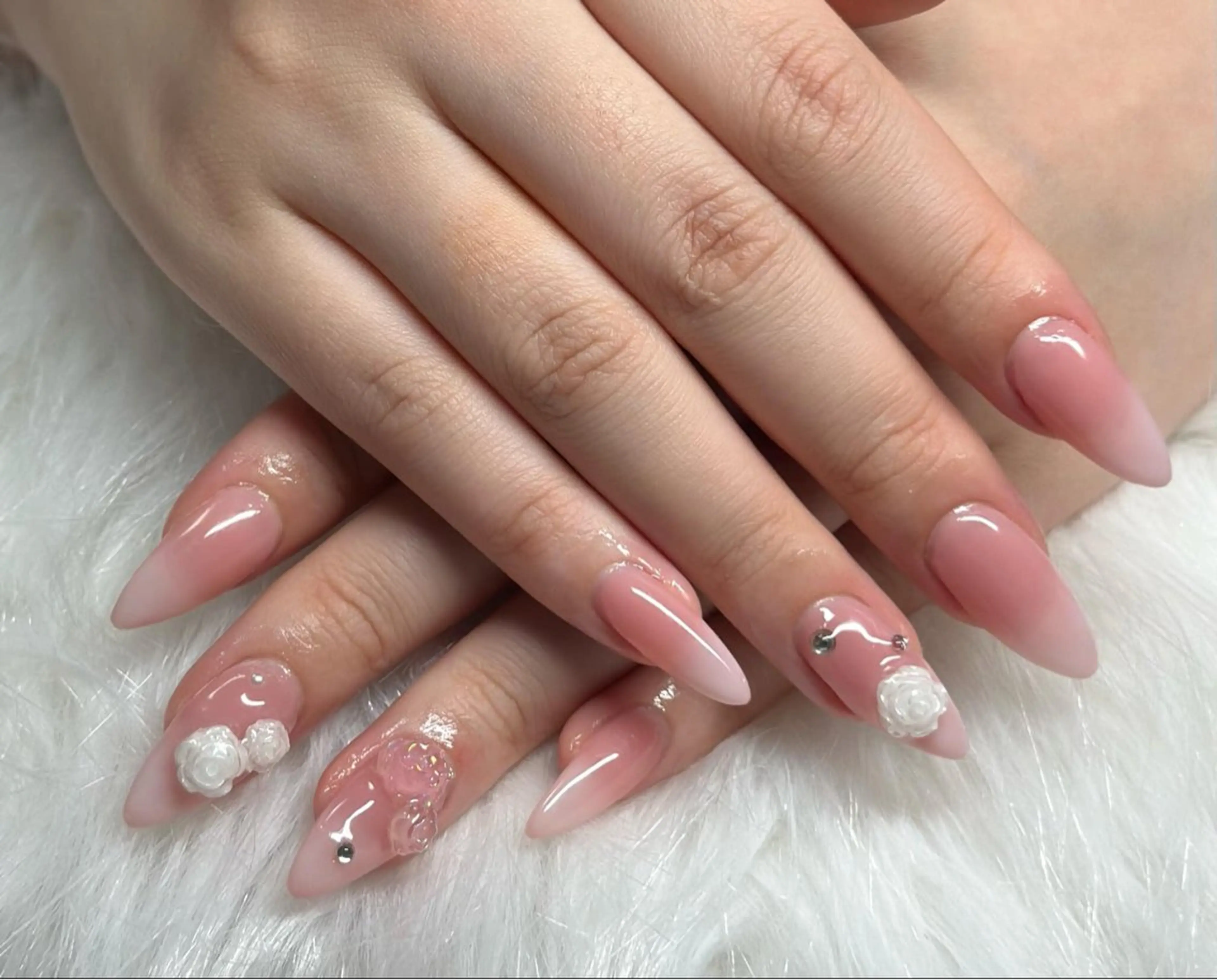 ネイル オーロラネイル フレンチネイル ジェルネイル ハロウィン キラキラネイル ハンドネイル H.baby Nail Salon所属・H.baby Nail Salonのネイルデザイン