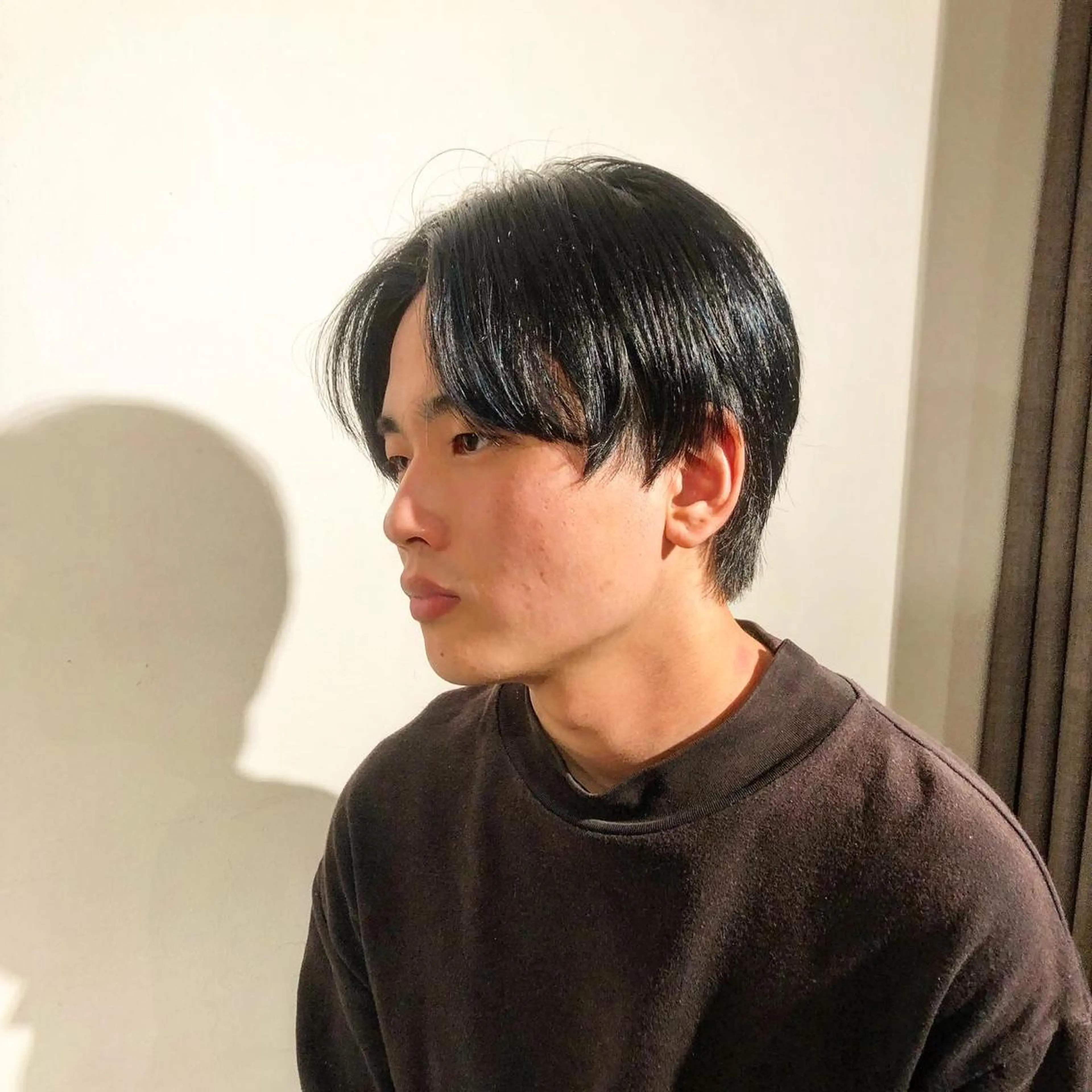 ショート メンズ センターパート ダウンパーマ メンズ韓国風 マッシュ メンズパーマ フェザーパーマ癖毛 曲がる縮毛矯正森岡のヘアスタイル