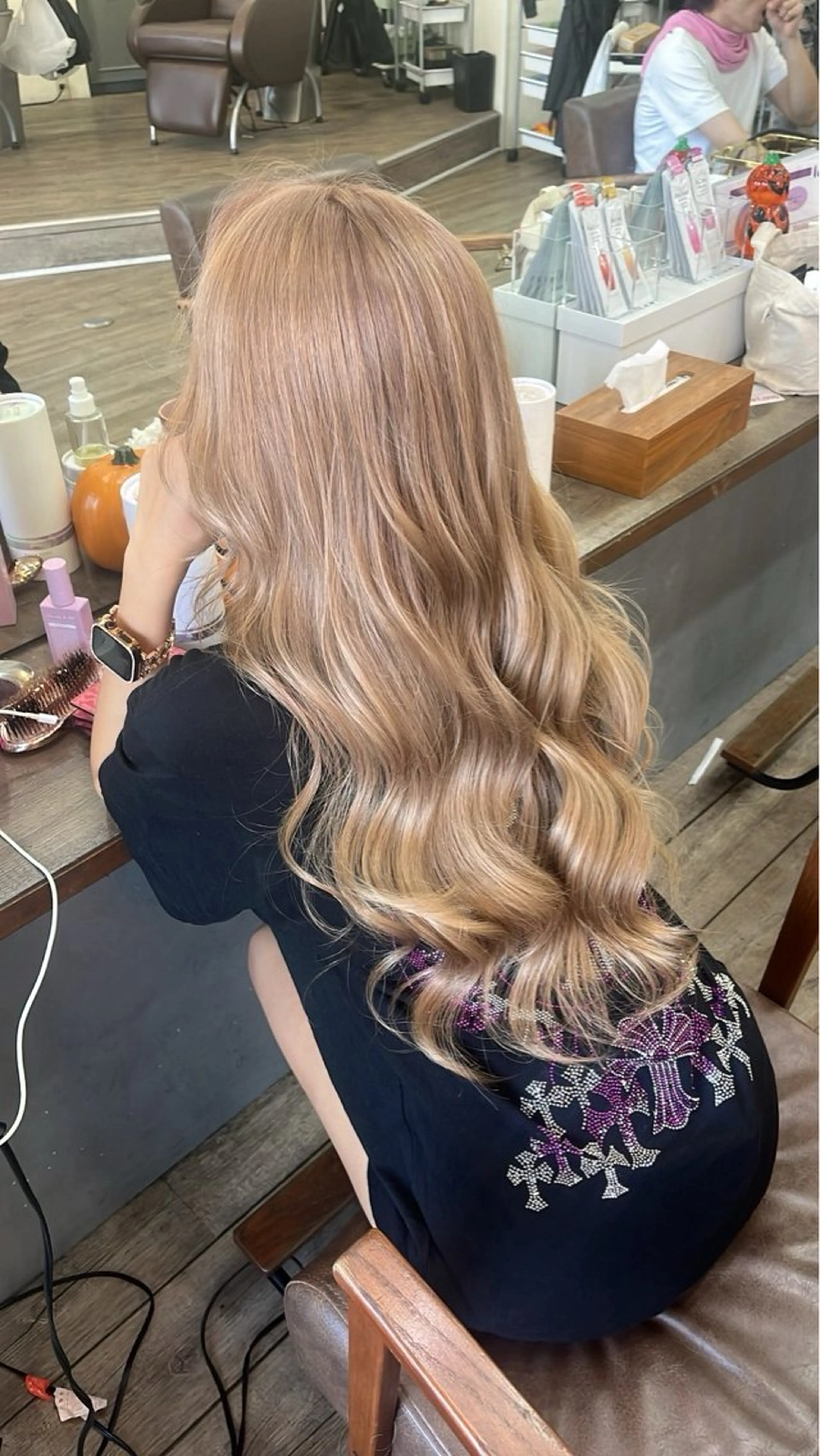 ロング カラー ベージュカラー 透明感カラー ハイトーンカラー ロング WEST OLAND加藤圭介のヘアスタイル