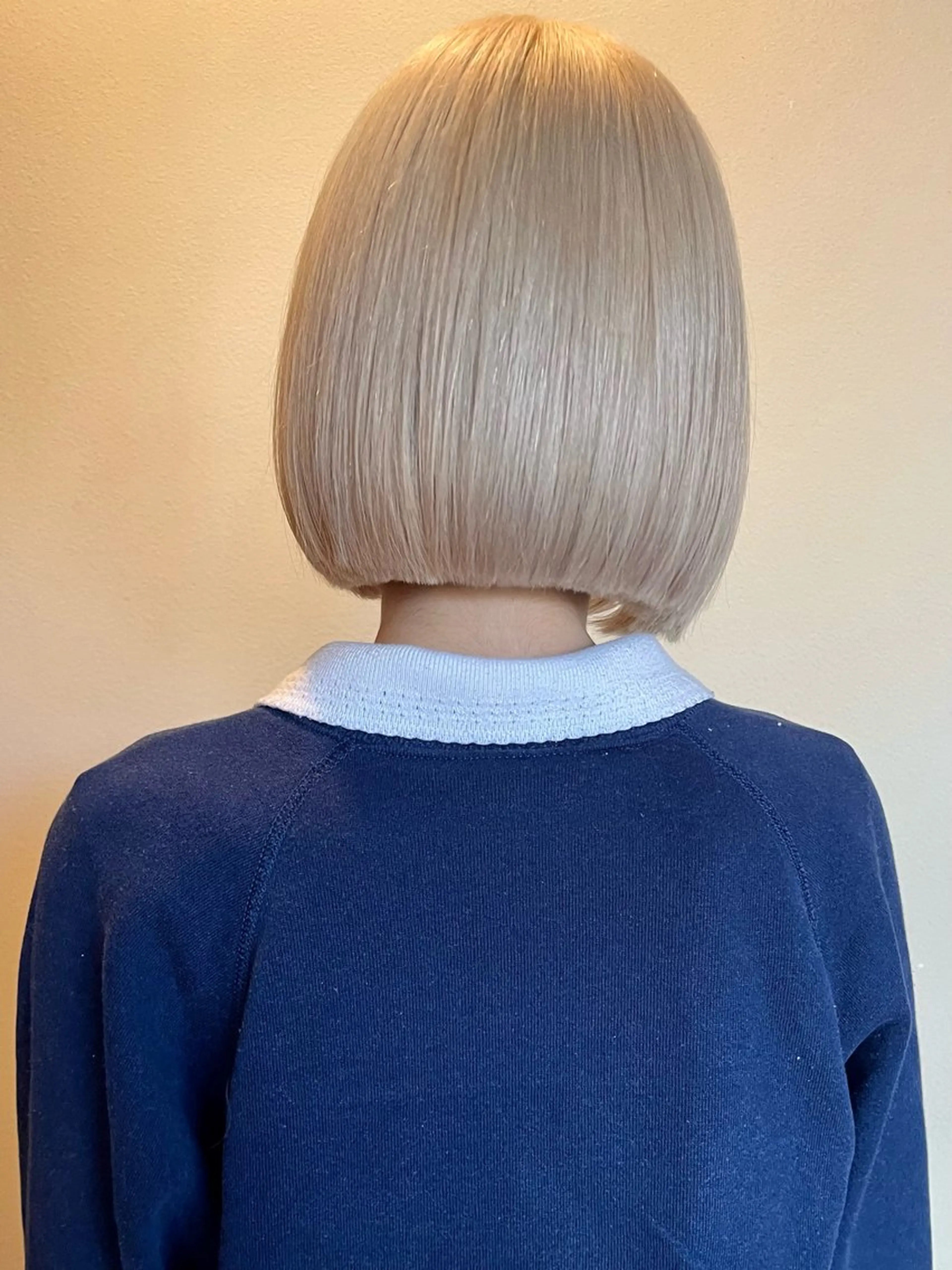 ショート カラー ベージュカラー シルバー シルバーベージュ ボブ カット ヘアカラー トリートメント 髪質改善ｶﾗｰ ｹｱﾌﾞﾘｰﾁ/ﾀﾑのヘアスタイル