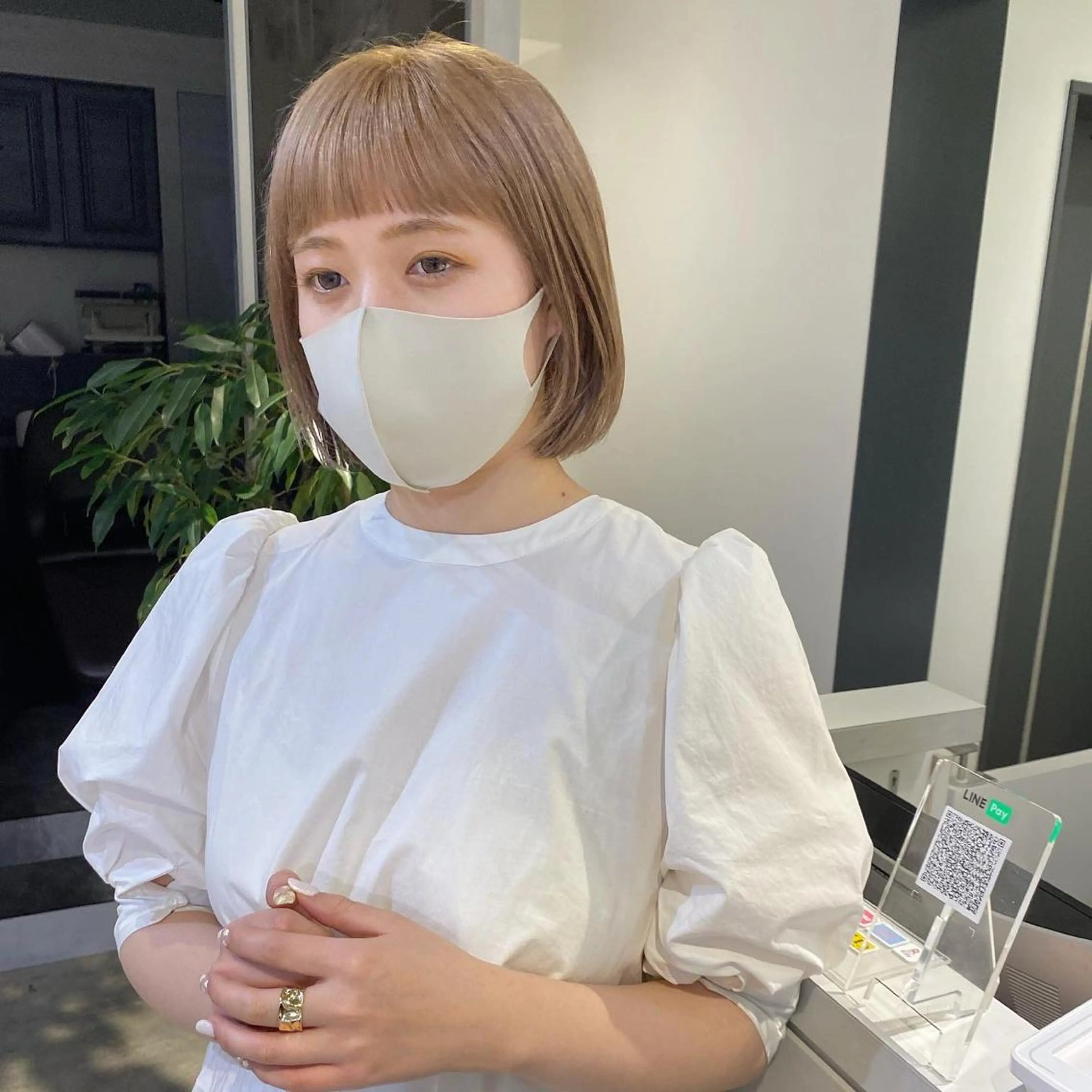ショート カラー ベージュカラー ブロンド ハイトーンカラー ハイトーンベージュ ミルクティーベージュ pino.【ピノ】所属・pino代表ナガタ ユースケ/荻窪美容室のヘアスタイル