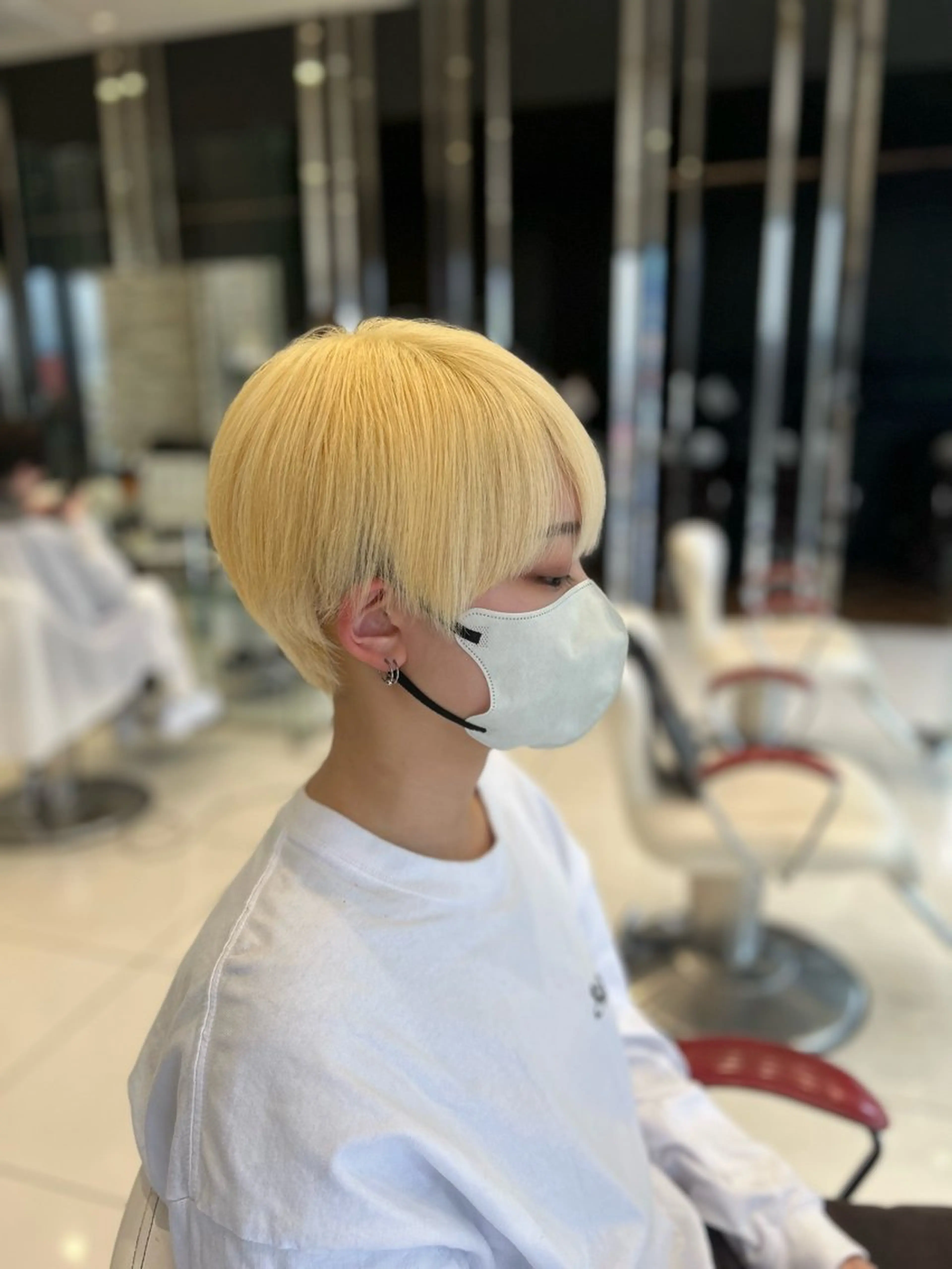 ショート カラー ブリーチ 抜きっぱなしブロンド ブロンド カット ヘアカラー トリートメント カラーと言ったら SAWARAのヘアスタイル
