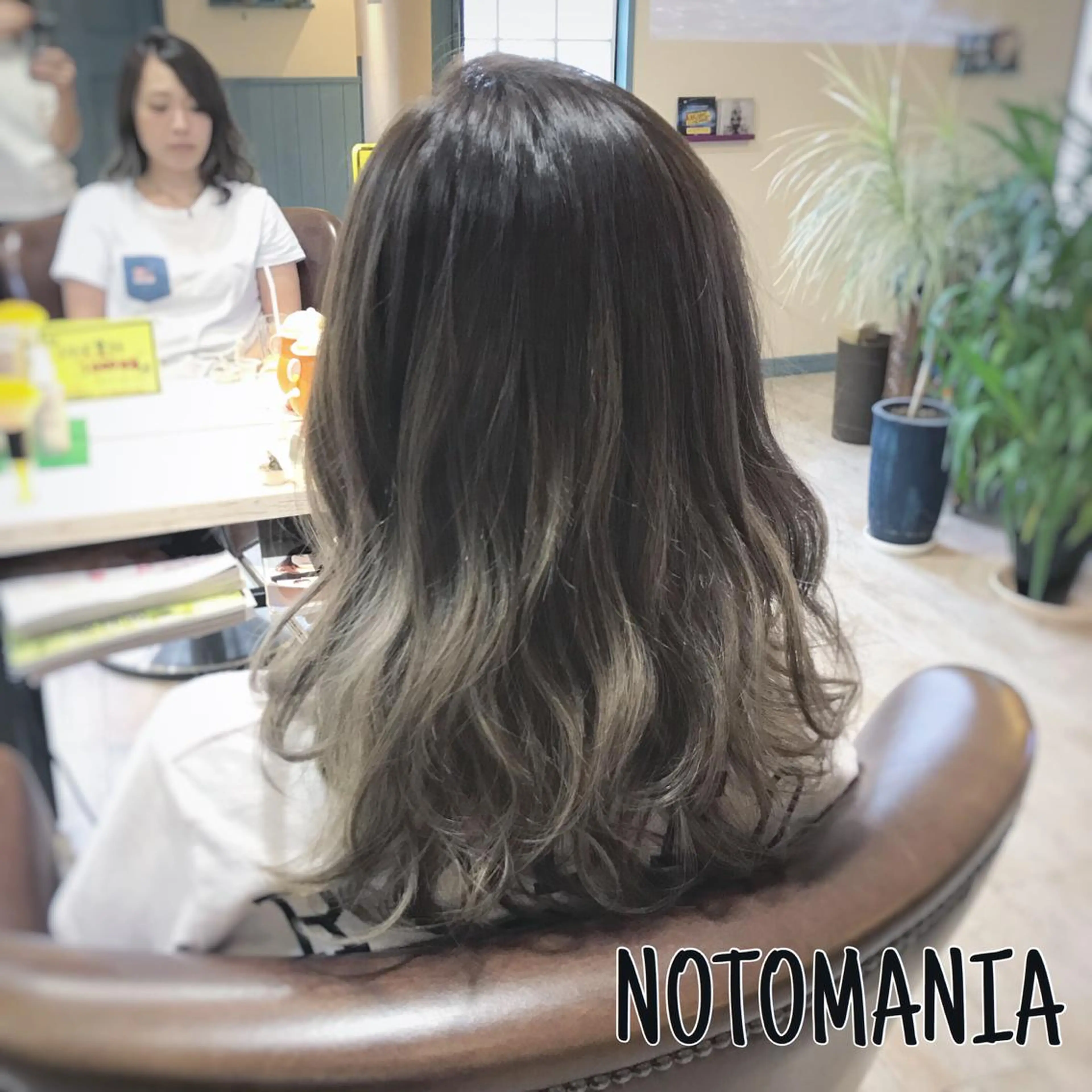 ミディアム セミロング ロング カラー グラデーションカラー ハイトーンカラー トリートメント イシハラ アズサのヘアスタイル