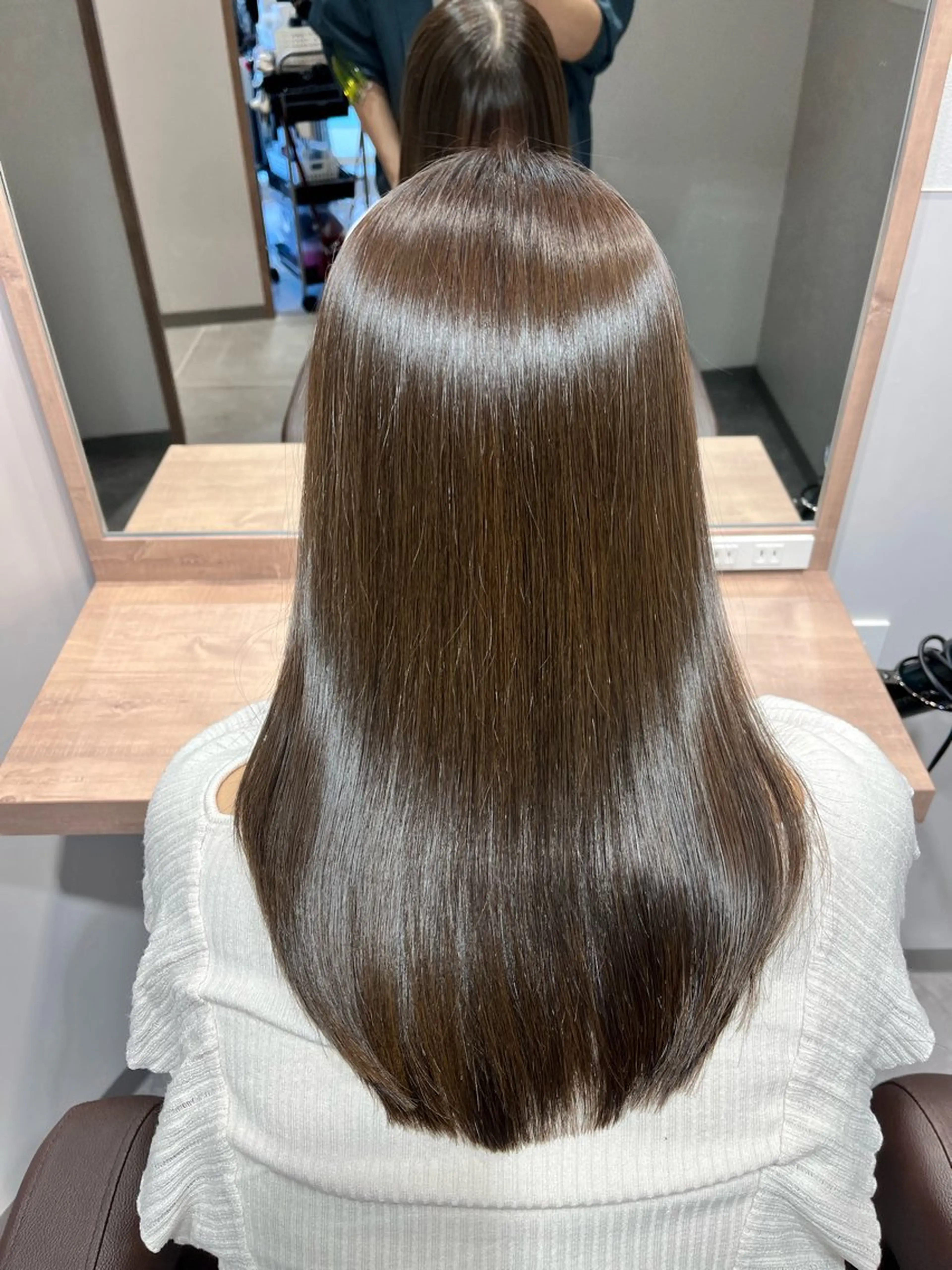 ロング カラー グレージュ モカグレージュ トリートメント SALOWIN神戸三宮店所属・【美髪を叶える】中谷 彰宏（アキ)のヘアスタイル