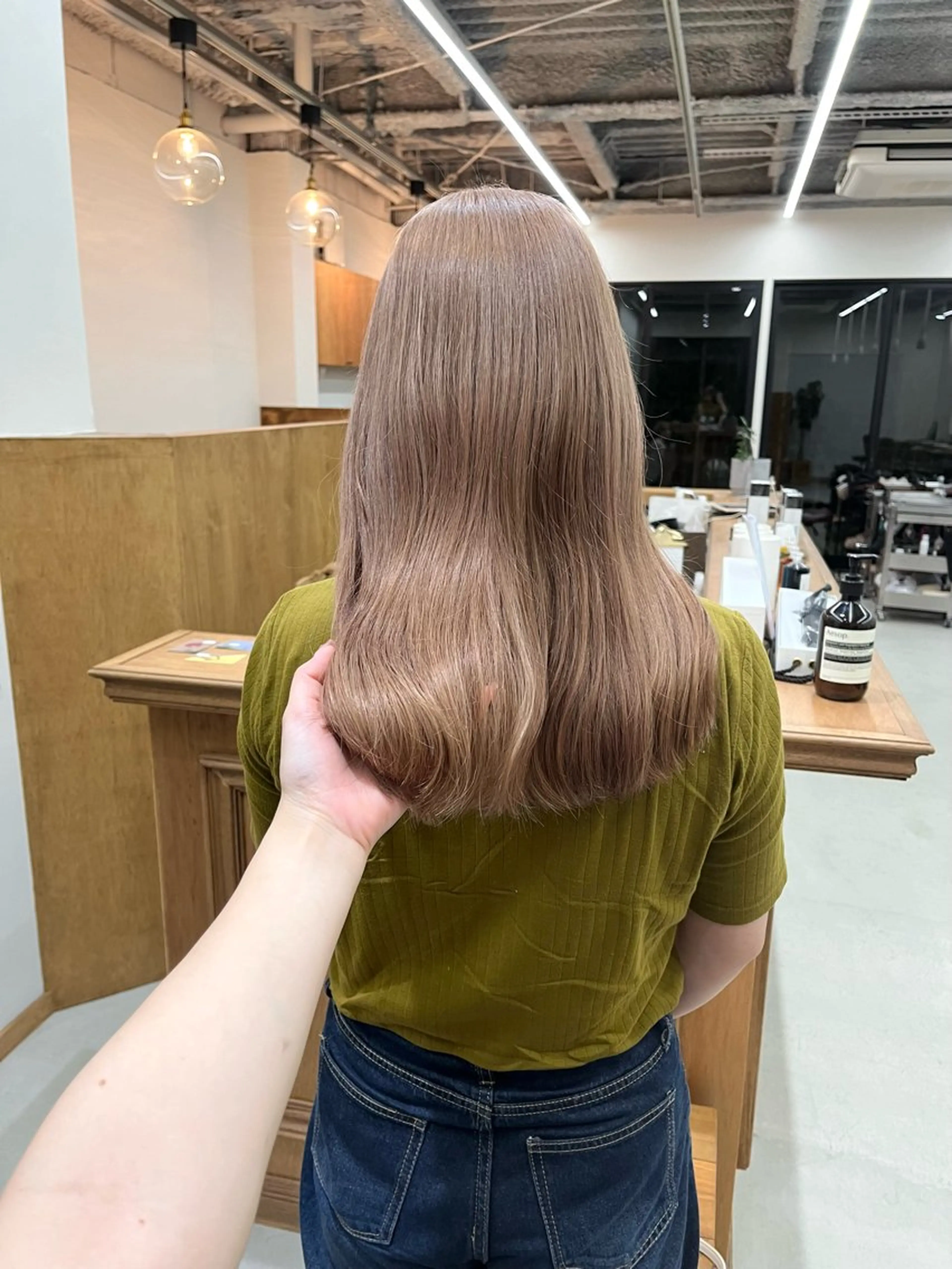 セミロング カラー ヘアアレンジ ブリーチ ハイトーンカラー ヘアカラー トリートメント ena/ブリーチなし 暖色・ベージュ🎀のヘアスタイル