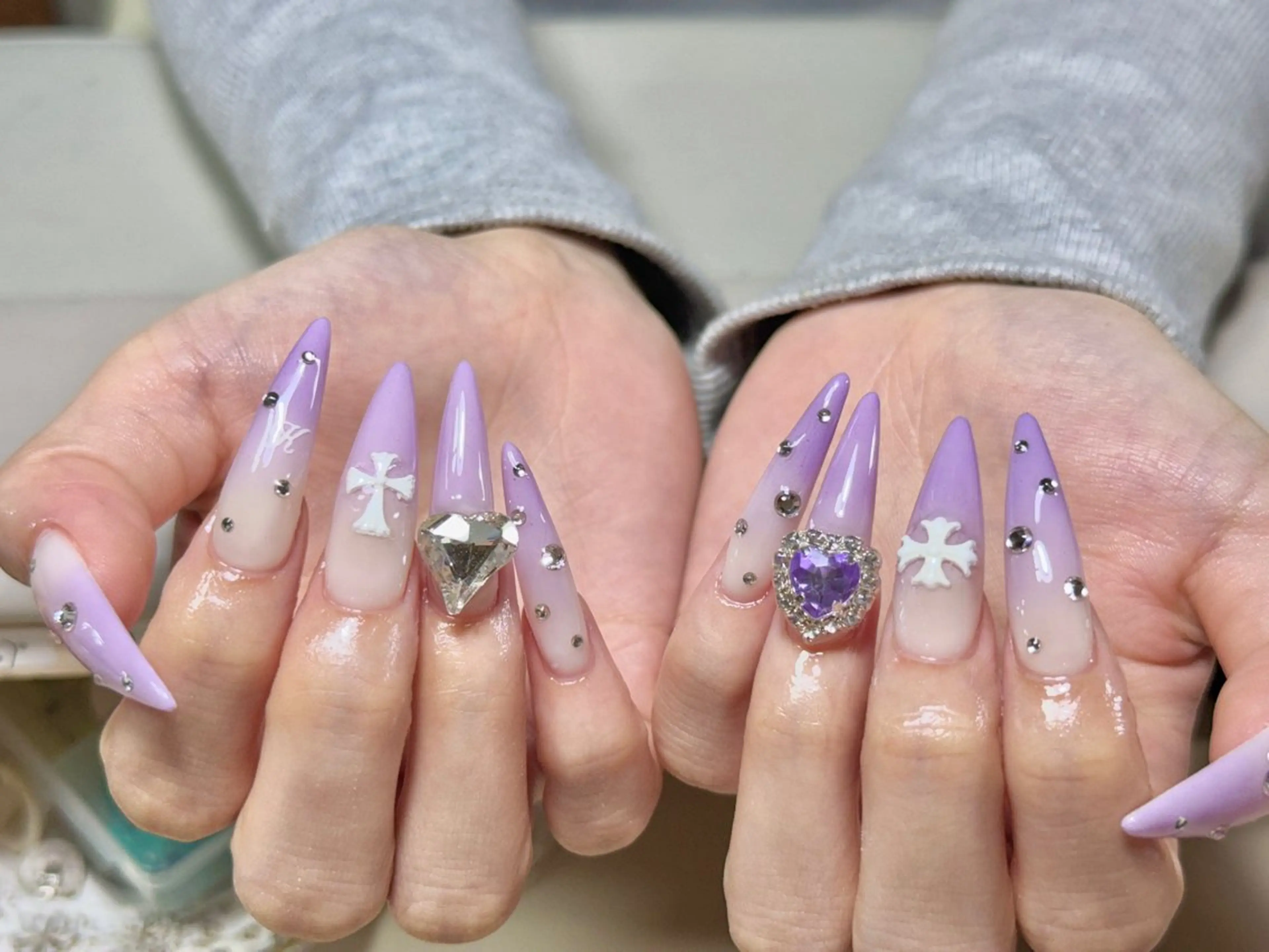 【ジェルネイル 】ラーグラ／フレンチ🎀フォルム形成付けます👏🏻👏🏻👏🏻の写真