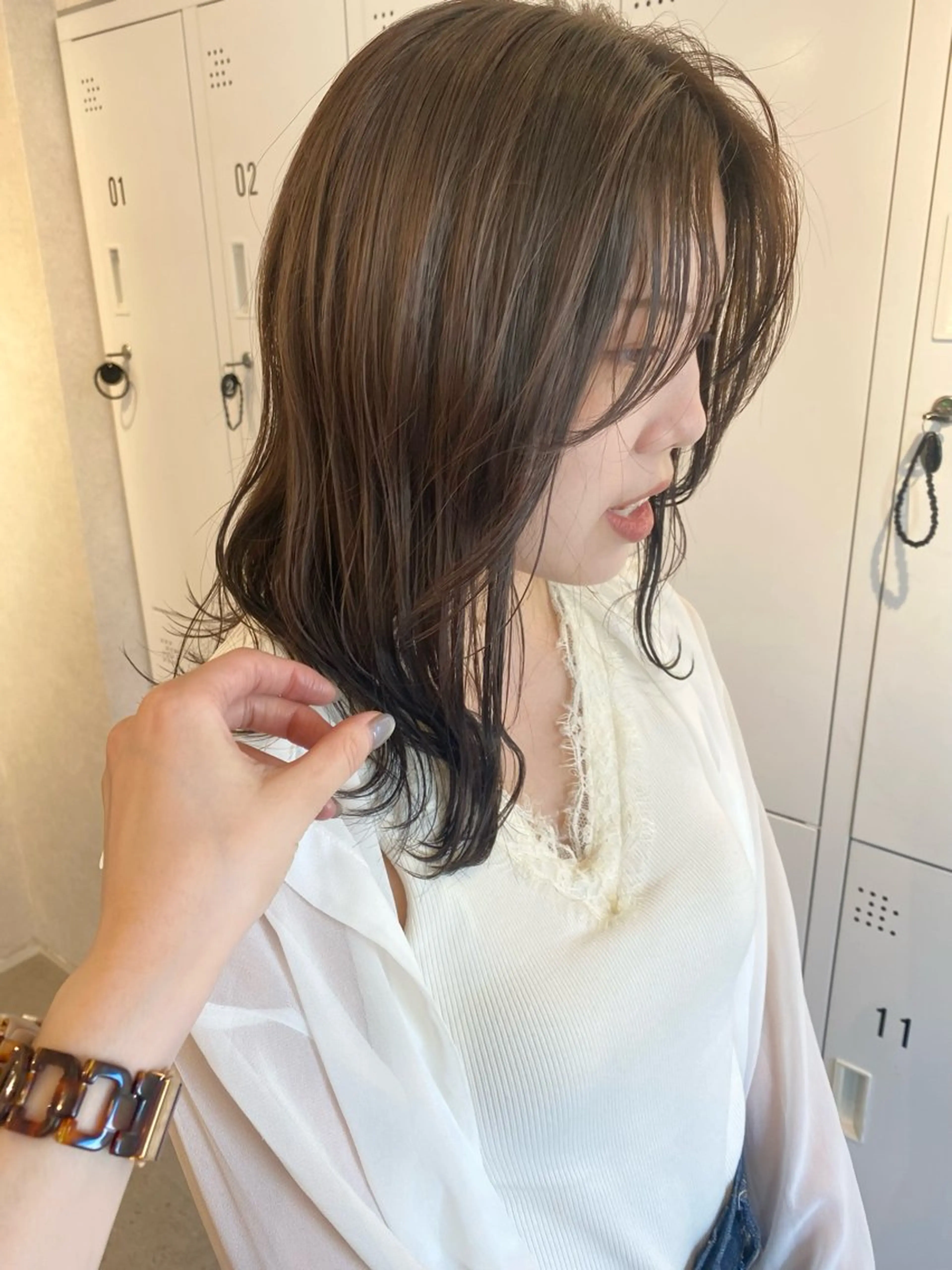 ミディアム カラー カット ヘアカラー トリートメント ネヅ カオルのヘアスタイル
