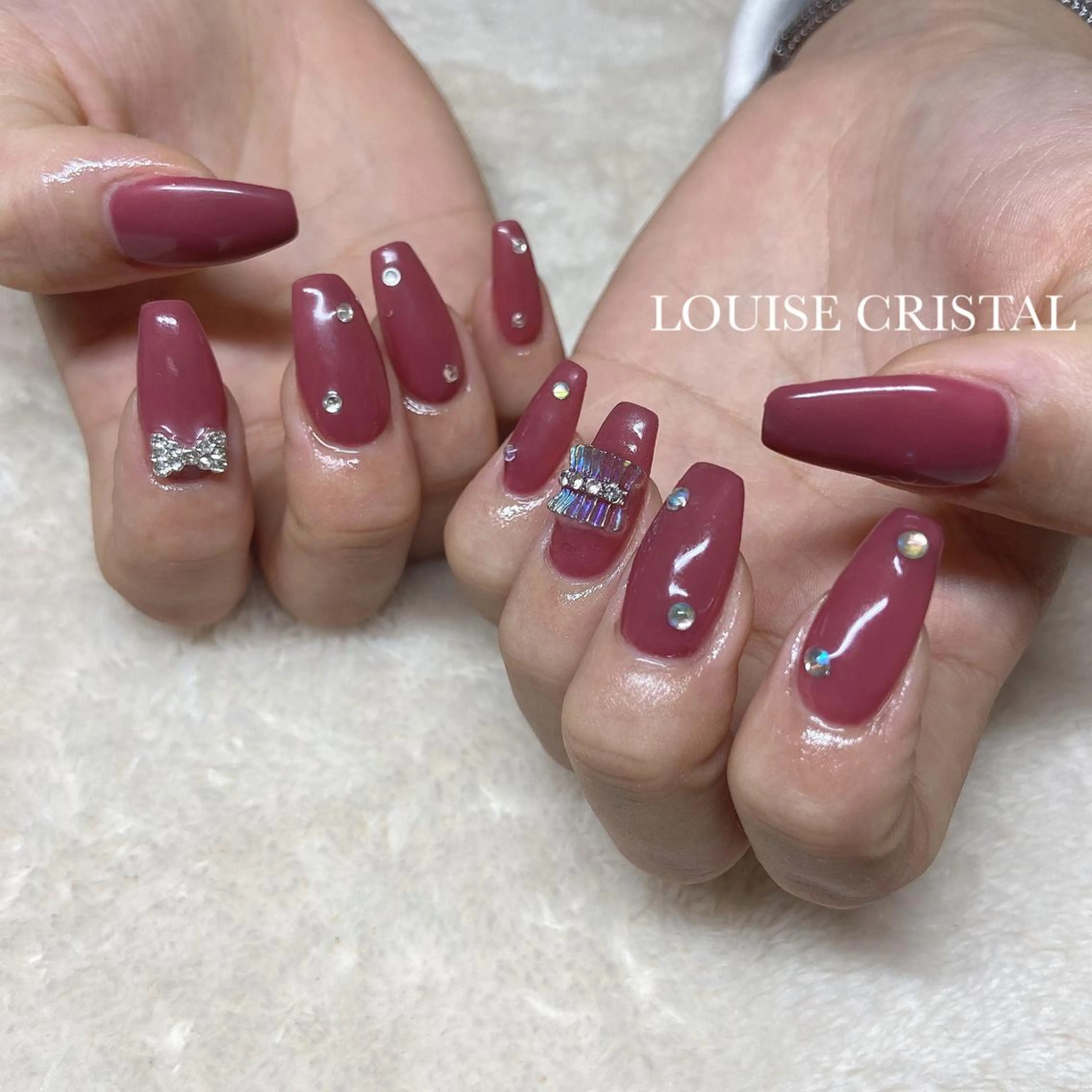 ネイル ジェルネイル ハンドネイル LOUISE CRYSTALのネイルデザイン
