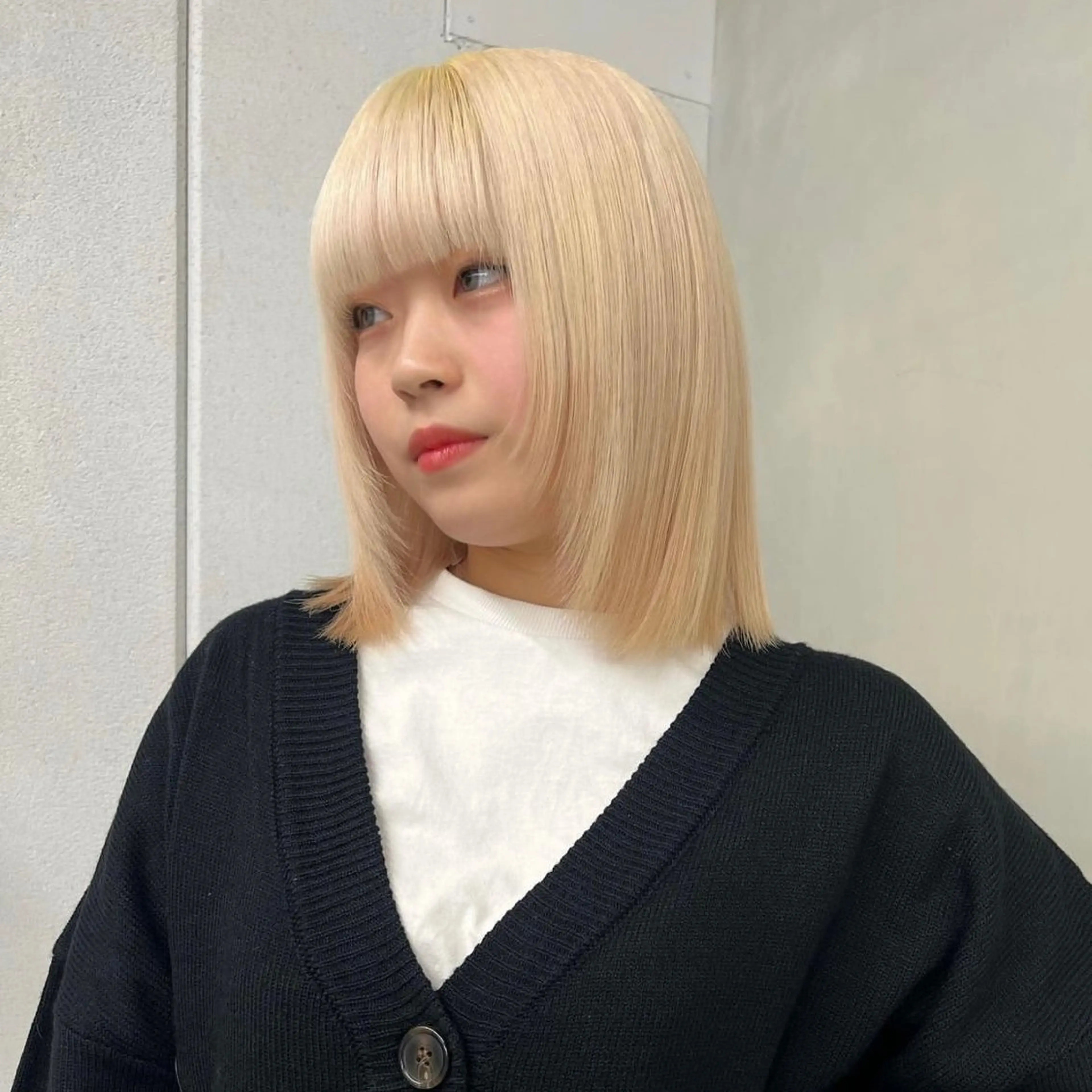 ショート カラー 抜きっぱなしブロンド カット ヘアカラー ブロンド／ブリーチ 【SITY.】のヘアスタイル
