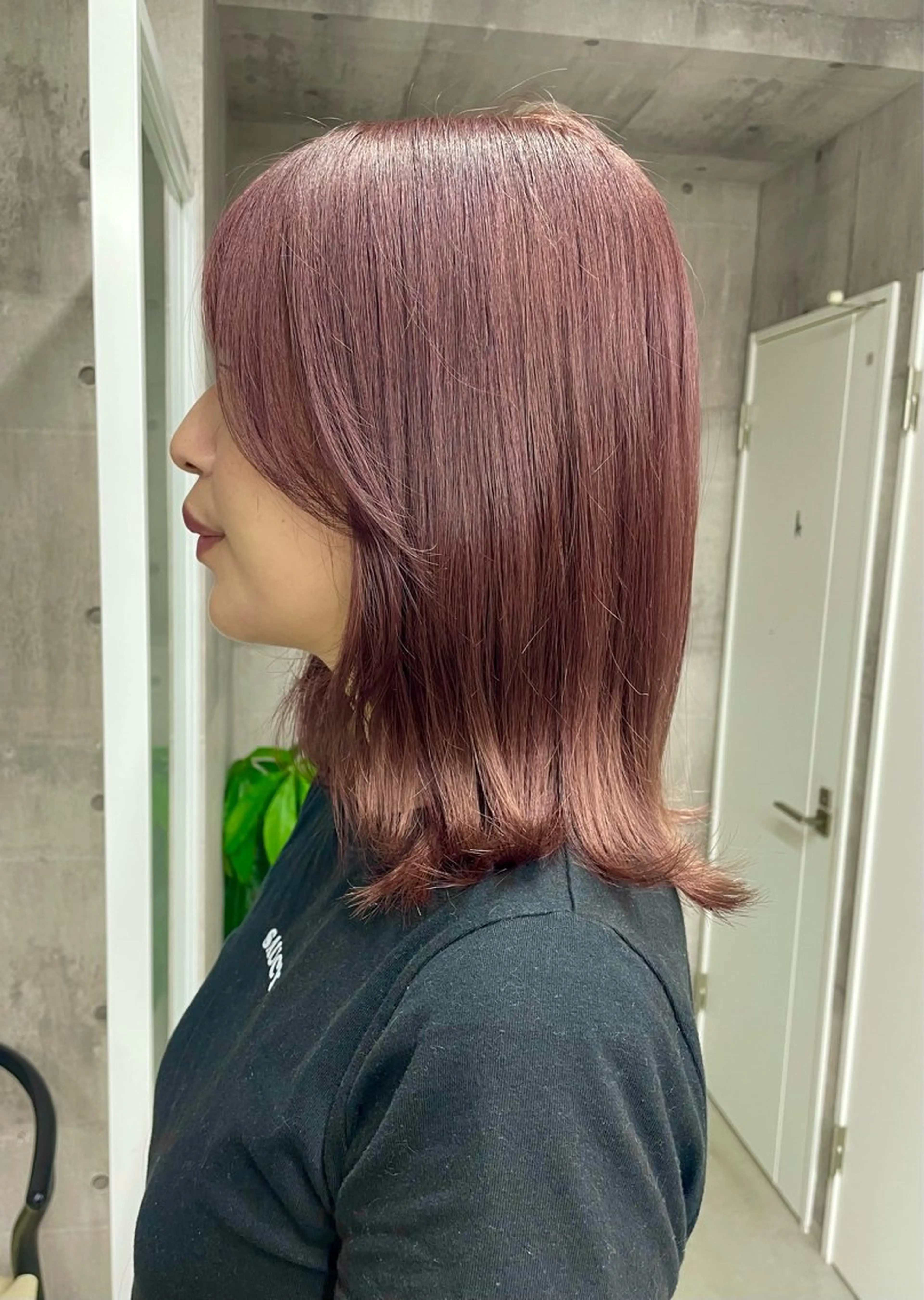 ミディアム カラー ブリーチ 透明感カラー ラベンダーカラー ピンクカラー ピンクラベンダー カット ヘアカラー 錦 茉李のヘアスタイル
