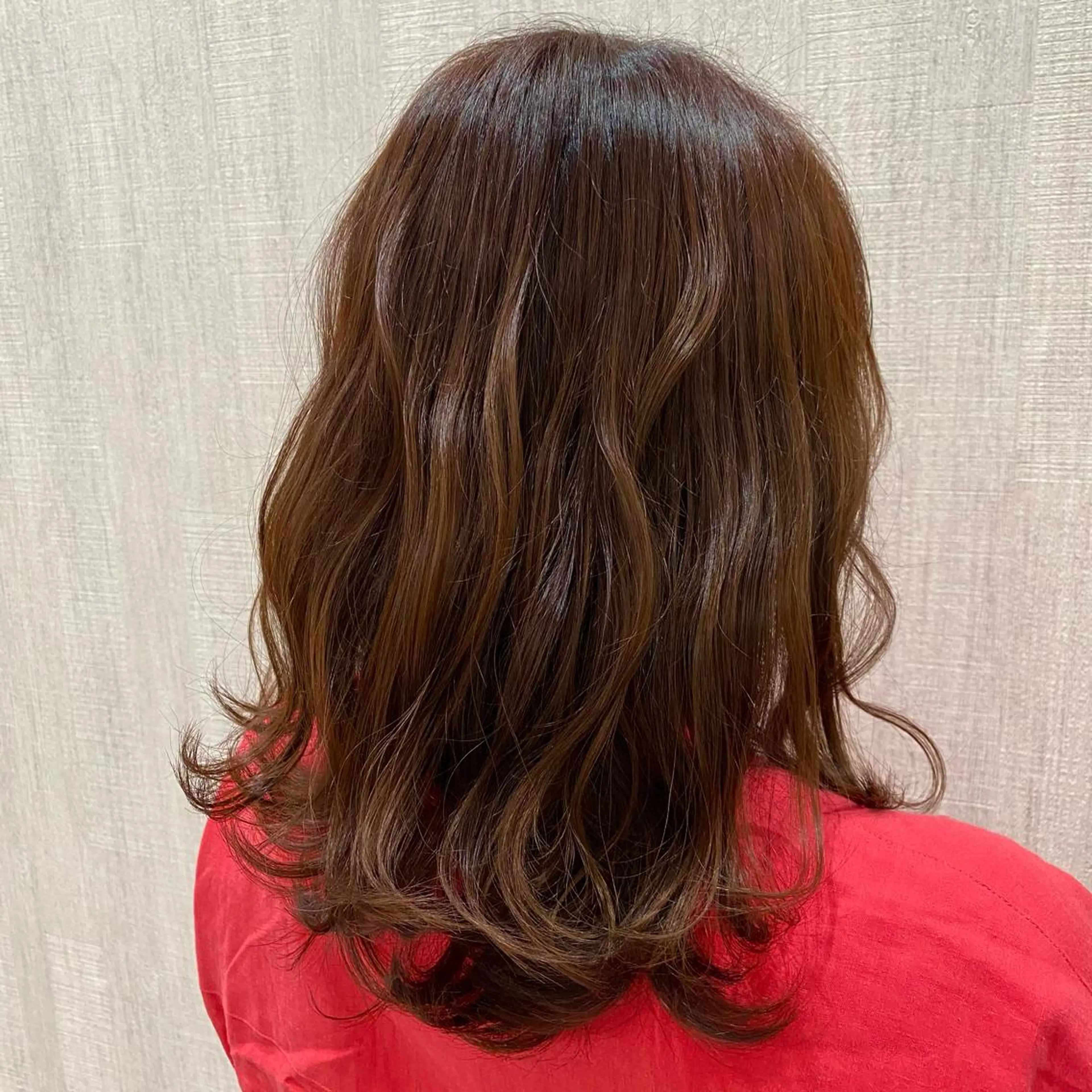 ミディアム カラー ヘアカラー トリートメント 🫧透け感⋆艶髪💎 山口アヤカのヘアスタイル