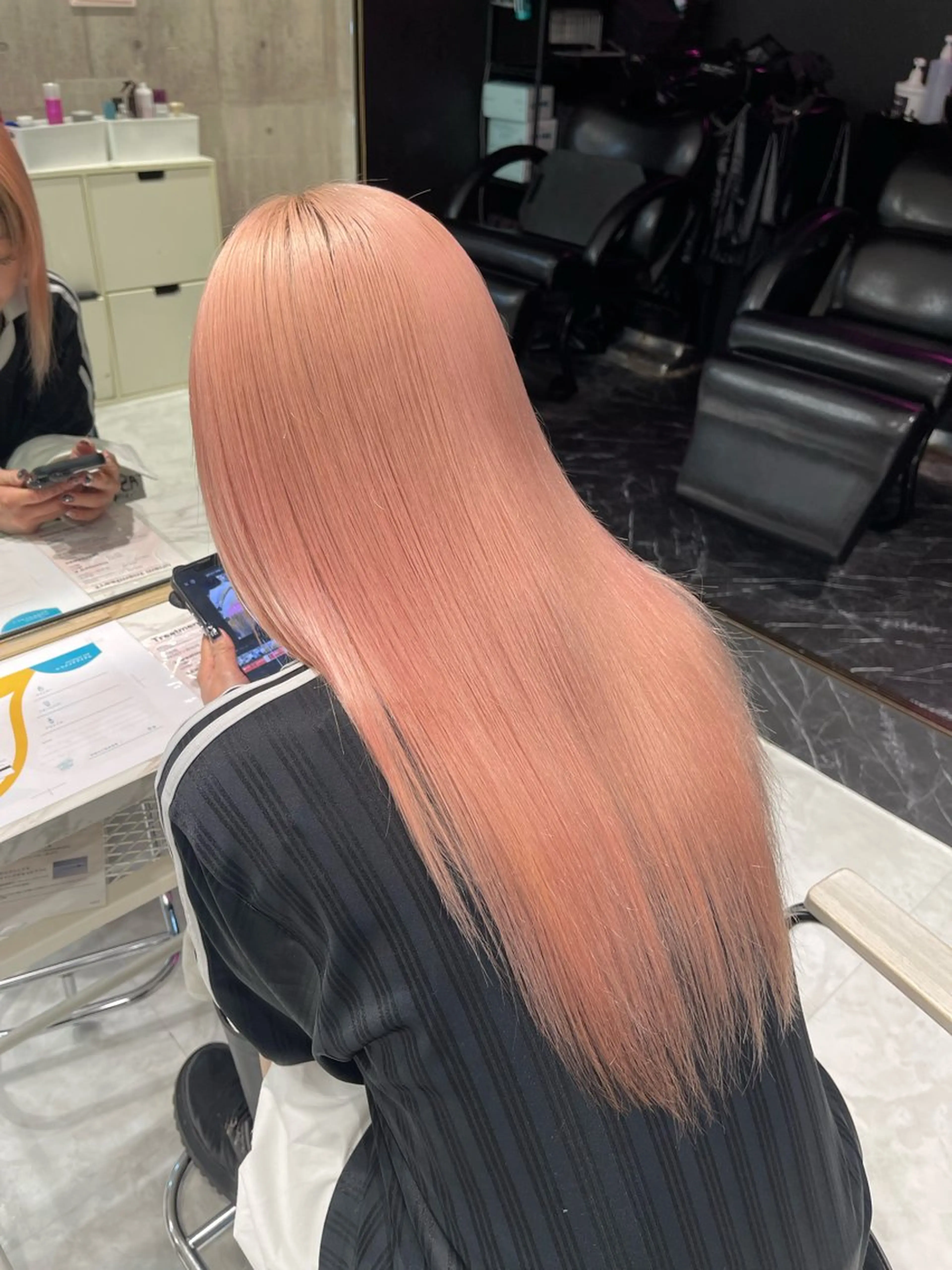 ロング カラー TENSHO 原宿　ハイトーンのヘアスタイル