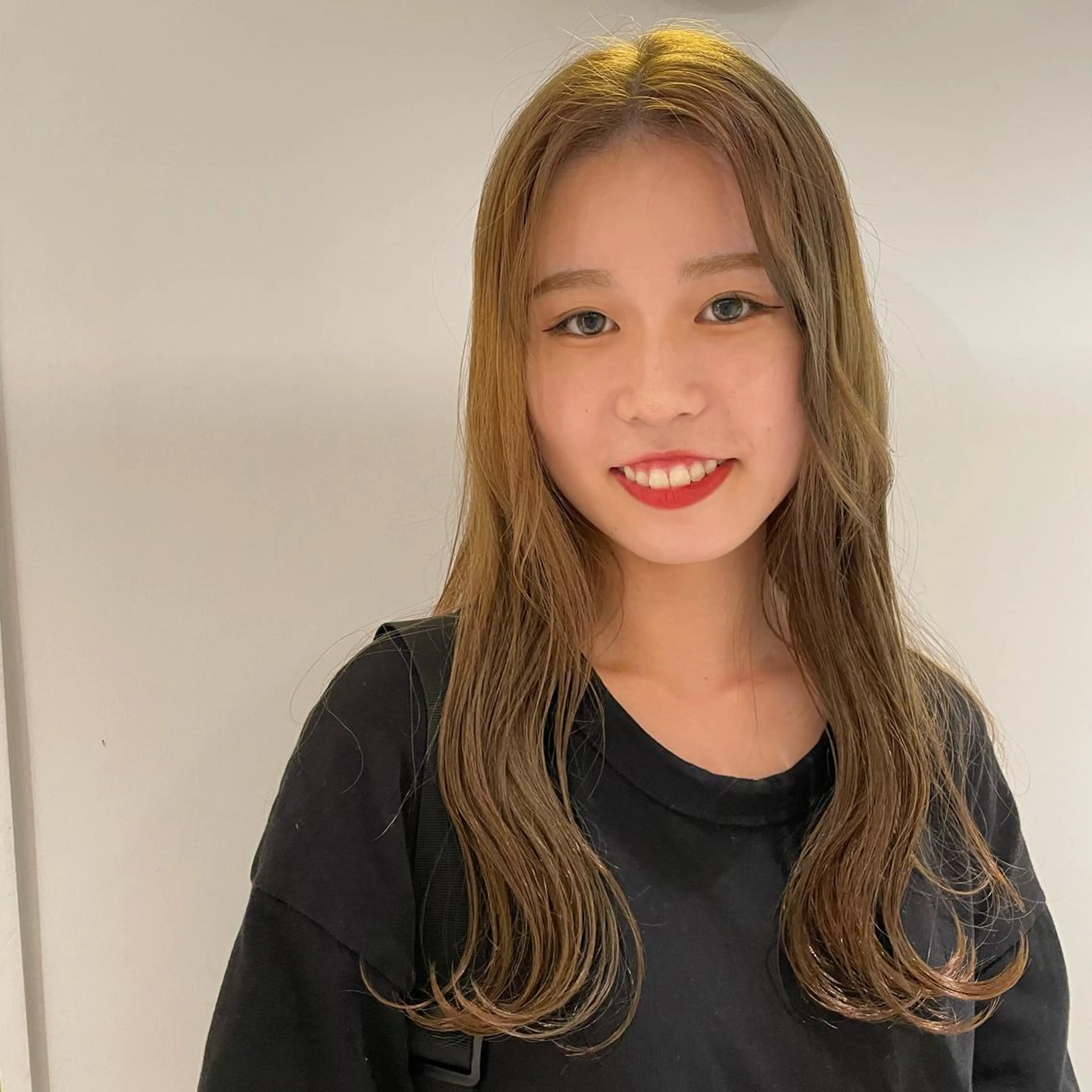 ロング カラー BLANCA　HAIR西尾所属・新納 杏奈のヘアスタイル