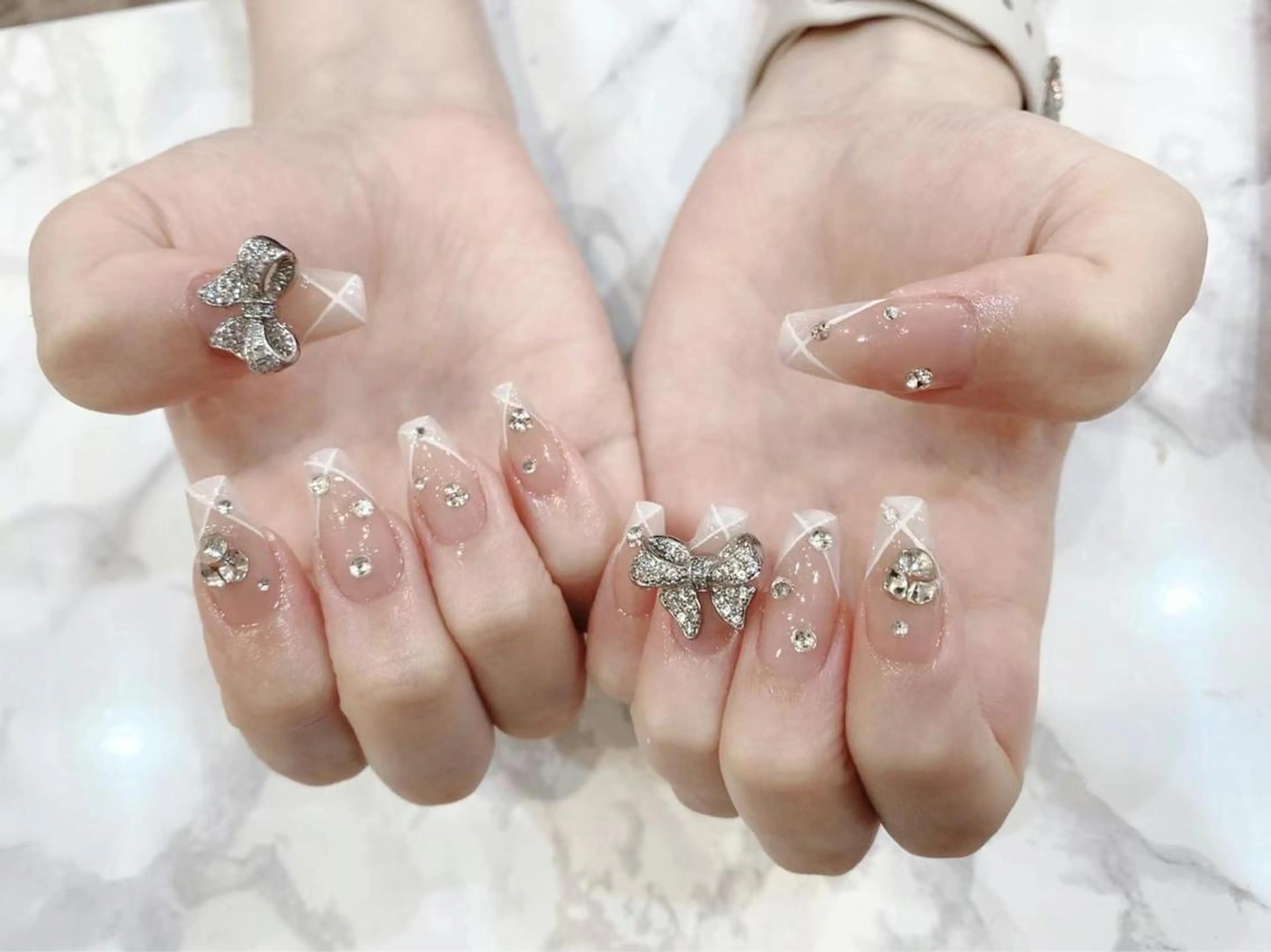 ネイル フレンチネイル レース シルバー ホワイト Babarla Nailのネイルデザイン