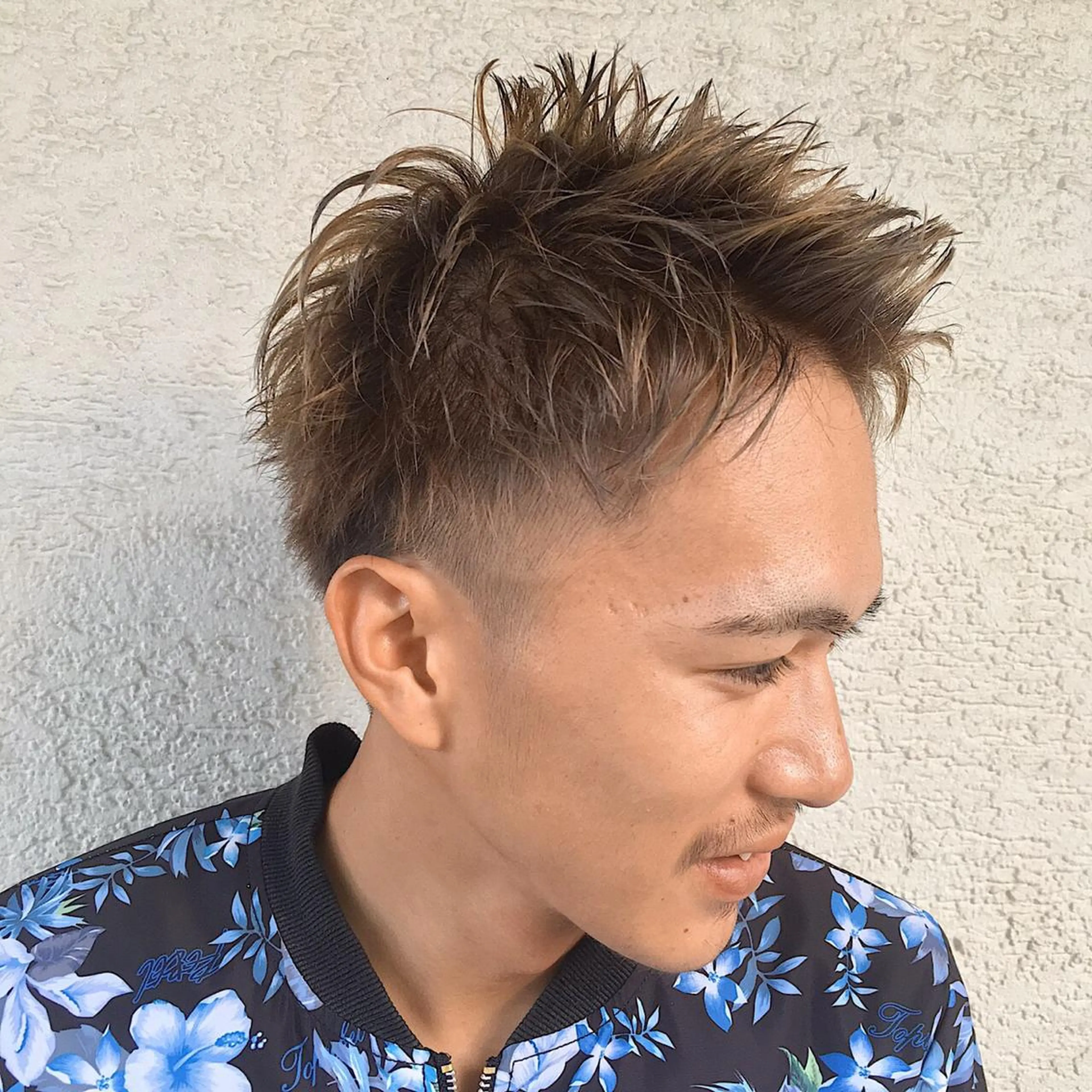 カラー メンズ アップバング フェードカット メンズハイライト ハイライトカラー メンズサロンLOSS所属・メンズサロン rootのヘアスタイル