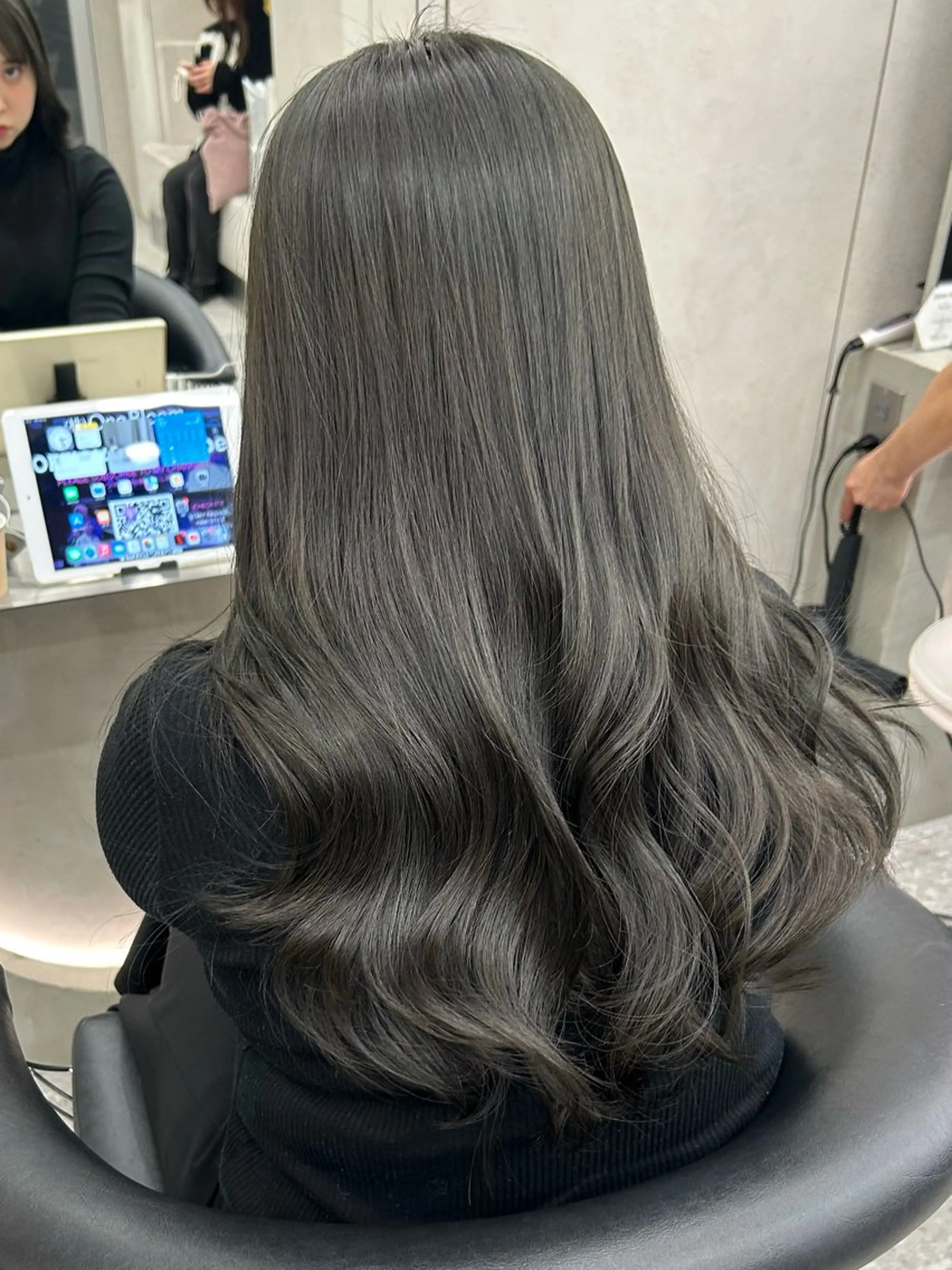 セミロング ヘアアレンジ カット ヘアカラー トリートメント ふみか🎀 ベージュカラーのヘアスタイル