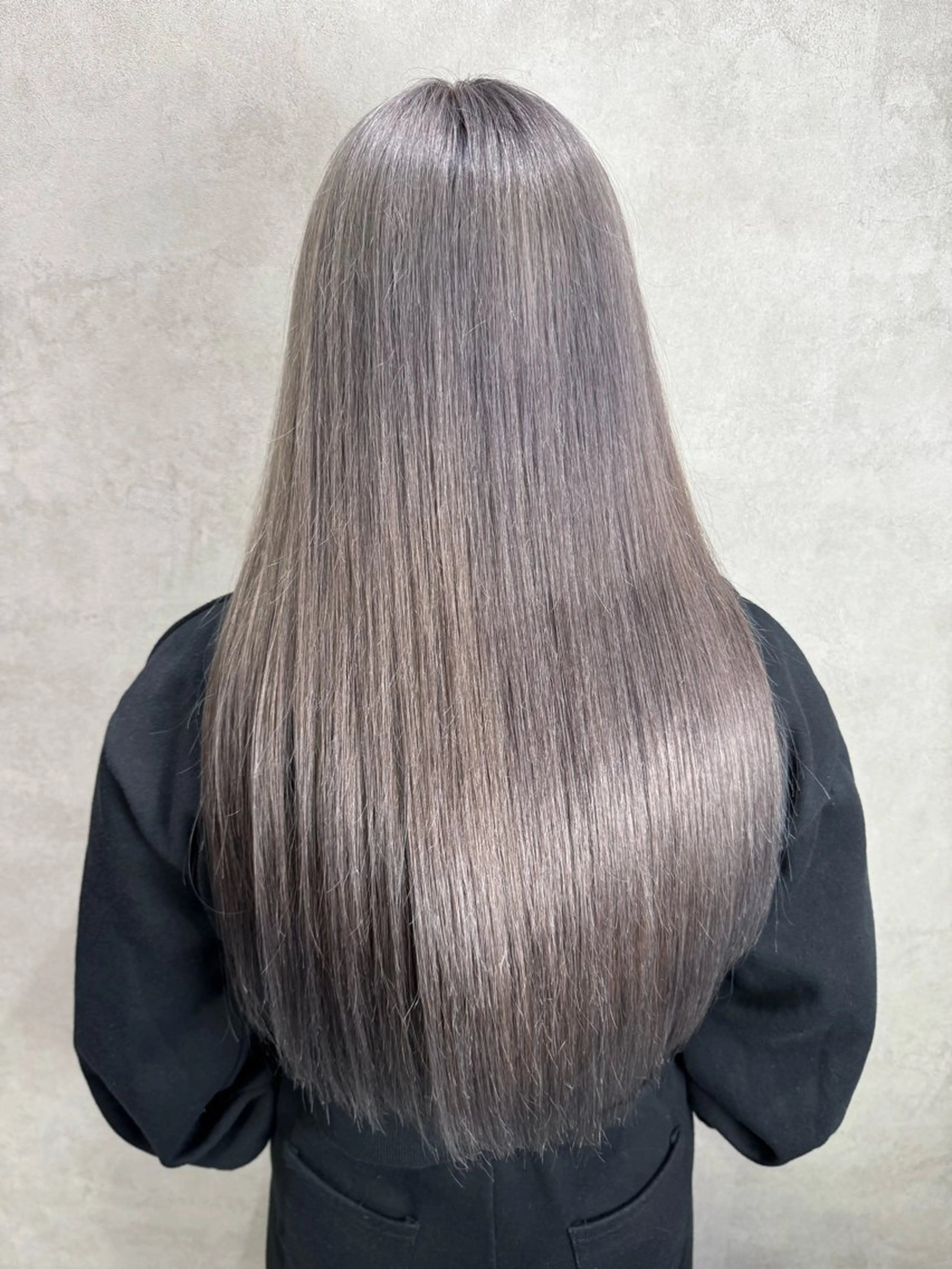 ロング カラー シルバー 福岡 拓実のヘアスタイル