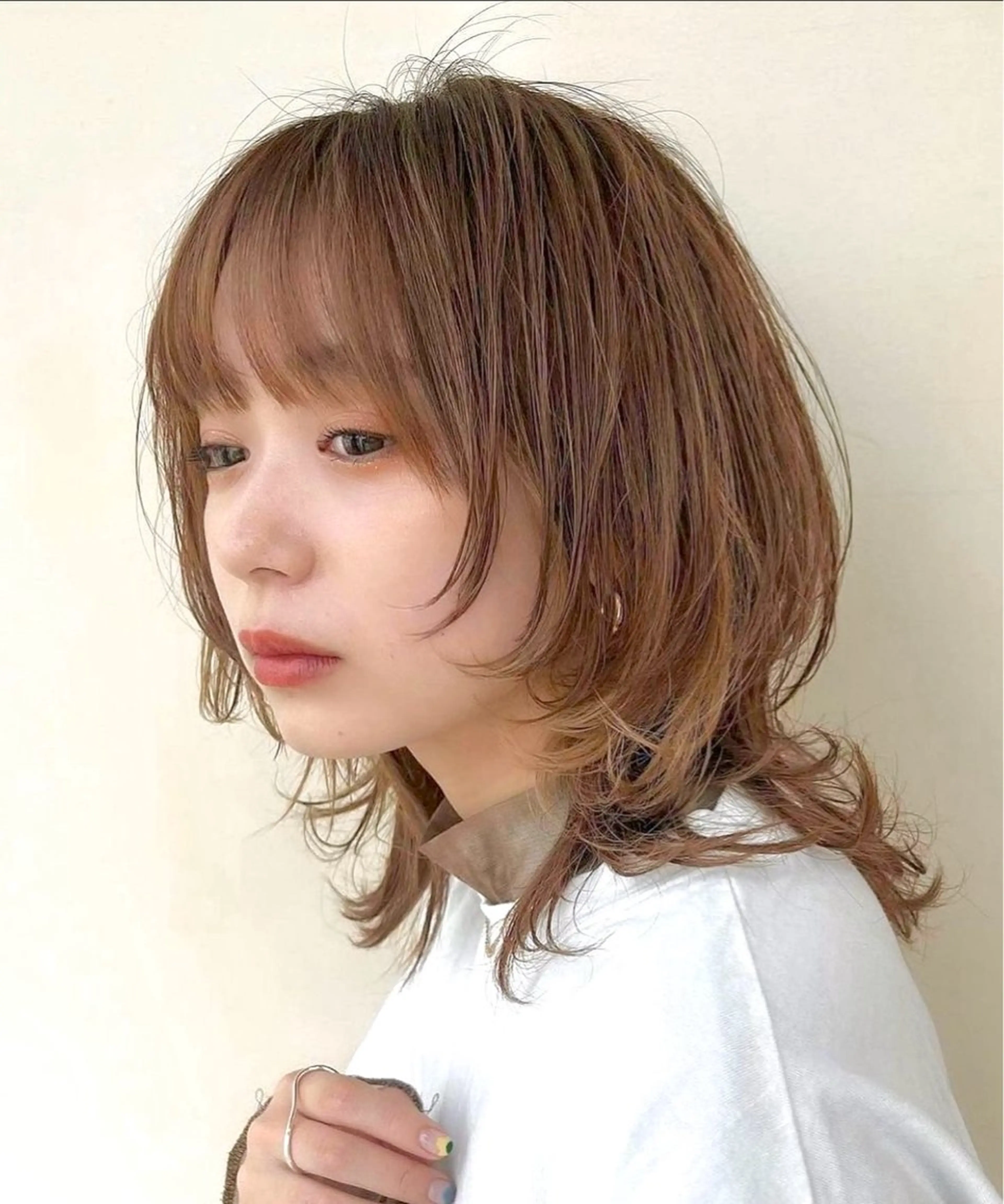 ミディアム カラー ヘアアレンジ メンズ メンズウルフカット 顔まわりレイヤー レイヤーカット ウルフカット ヘアカラー トリートメント ヘアセット 💐大人可愛く Kroda💐のヘアスタイル