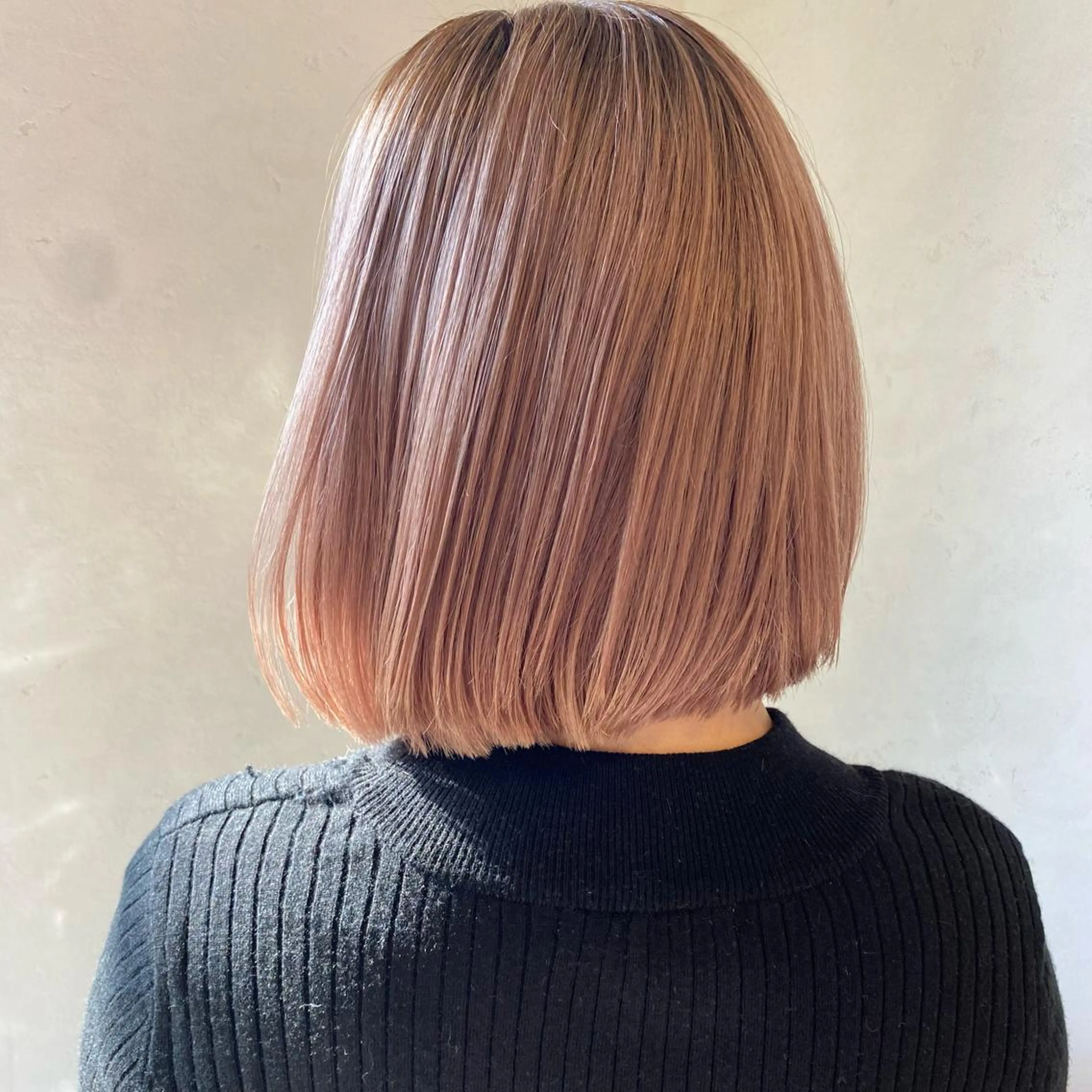 ショート カラー ベージュカラー ブリーチ ケアブリーチ ミルクティーベージュ ピンクカラー irwi/イルウィ所属・miku🎀門前仲町 ブリーチ・レイヤーのヘアスタイル