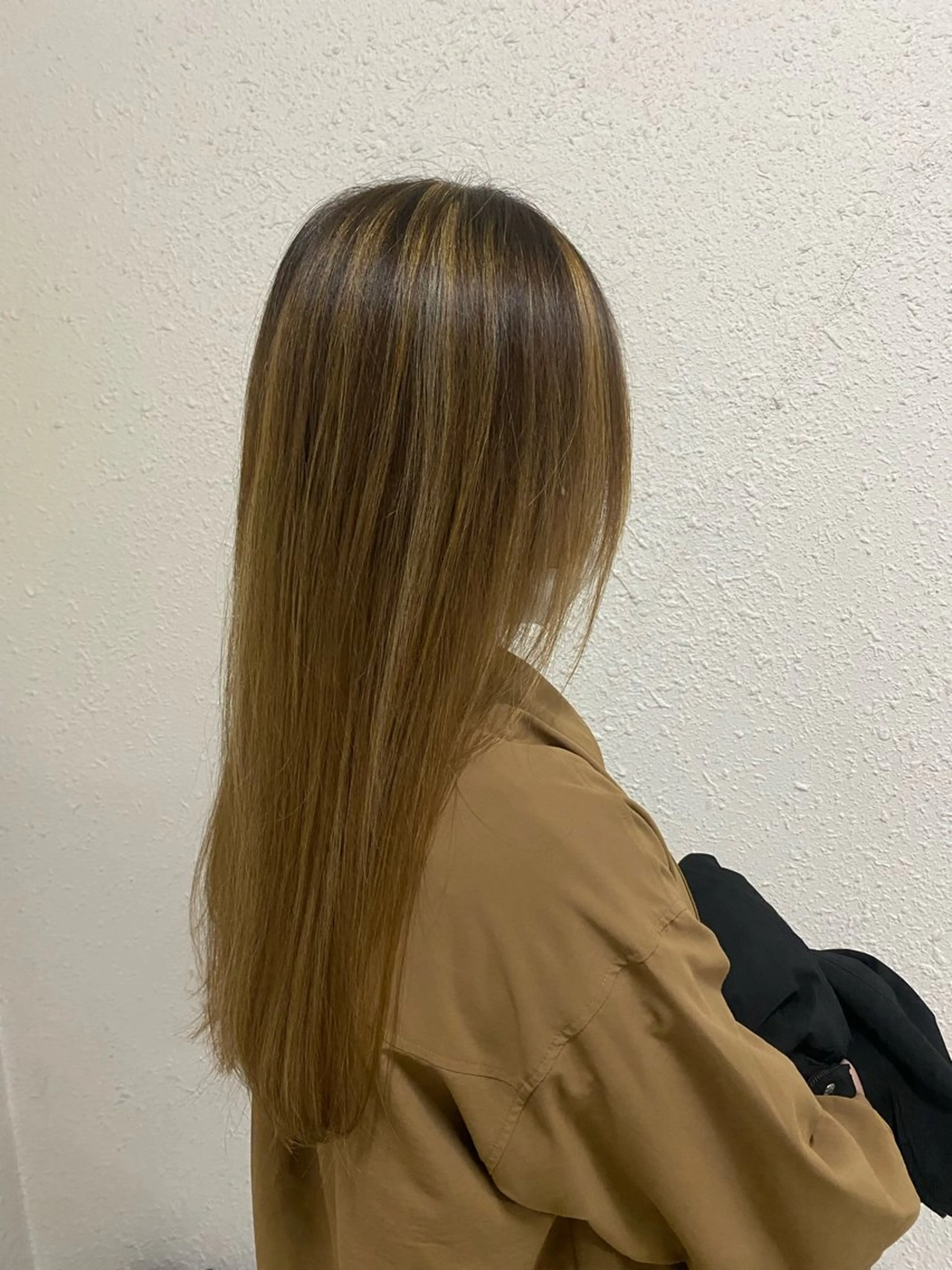 セミロング カラー ハイライトカラー ハイライト カット ヘアカラー さいとう あやかのヘアスタイル