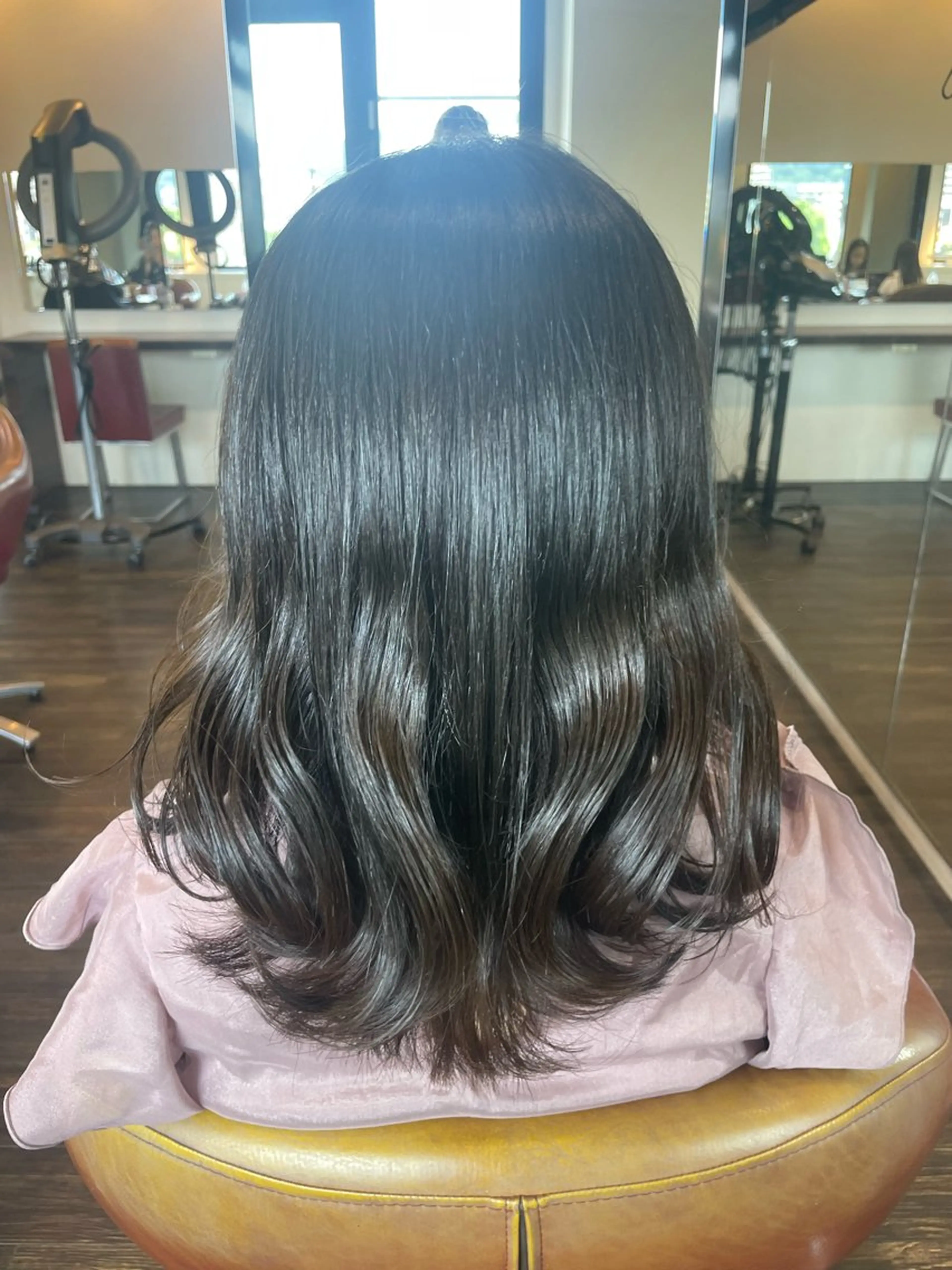 ミディアム カット ヘアカラー 佐藤 綾郁のヘアスタイル