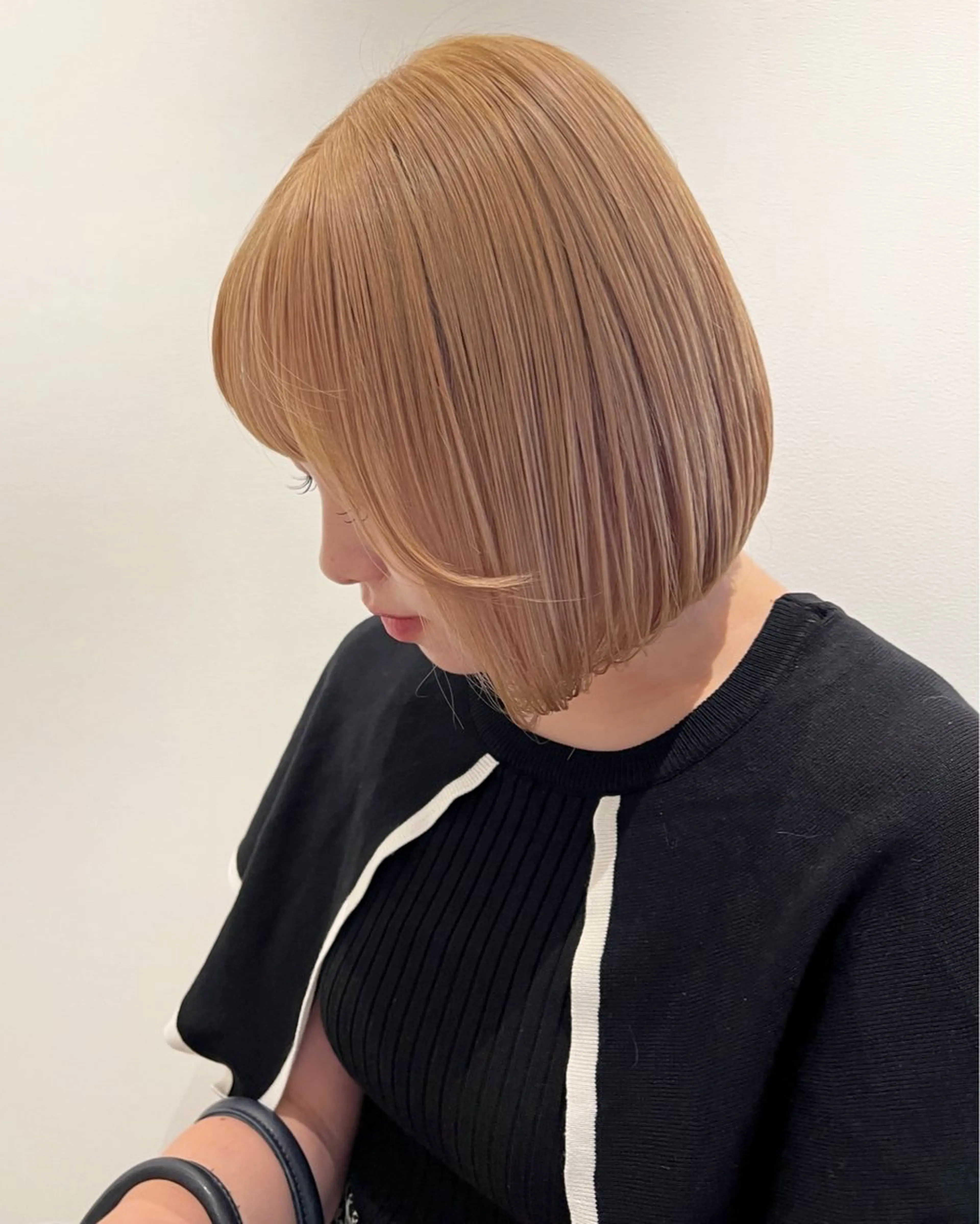 ショート カラー 色落ち可愛い艶ハイト ーン🧊AZUKIのヘアスタイル