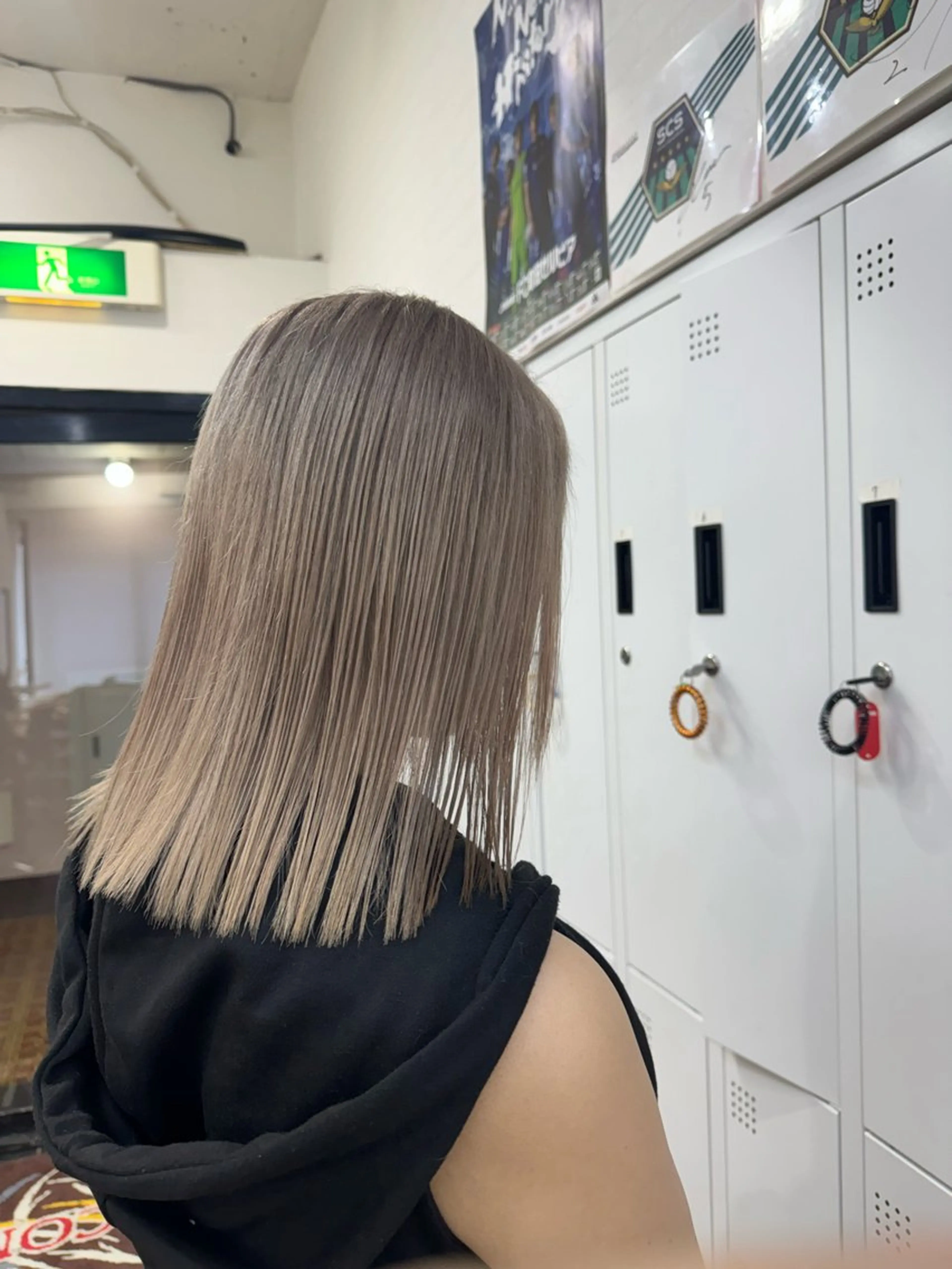 セミロング apollo 横浜所属・横浜🦋ハイトーン 🫐耳つぼジュエリーのヘアスタイル