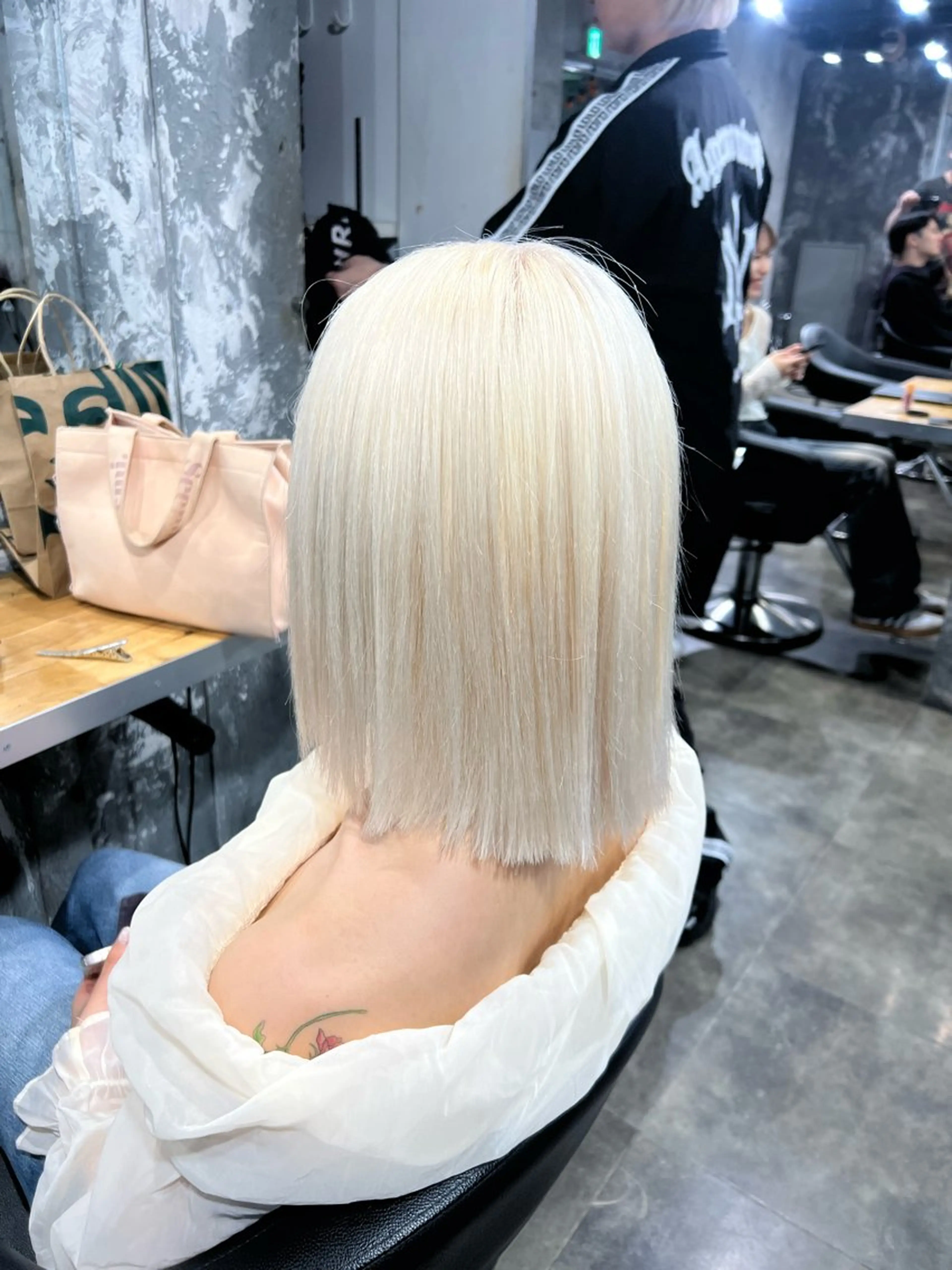 カラー ヘアカラー ハイトーンカラー 🦄レイヤーカットのヘアスタイル