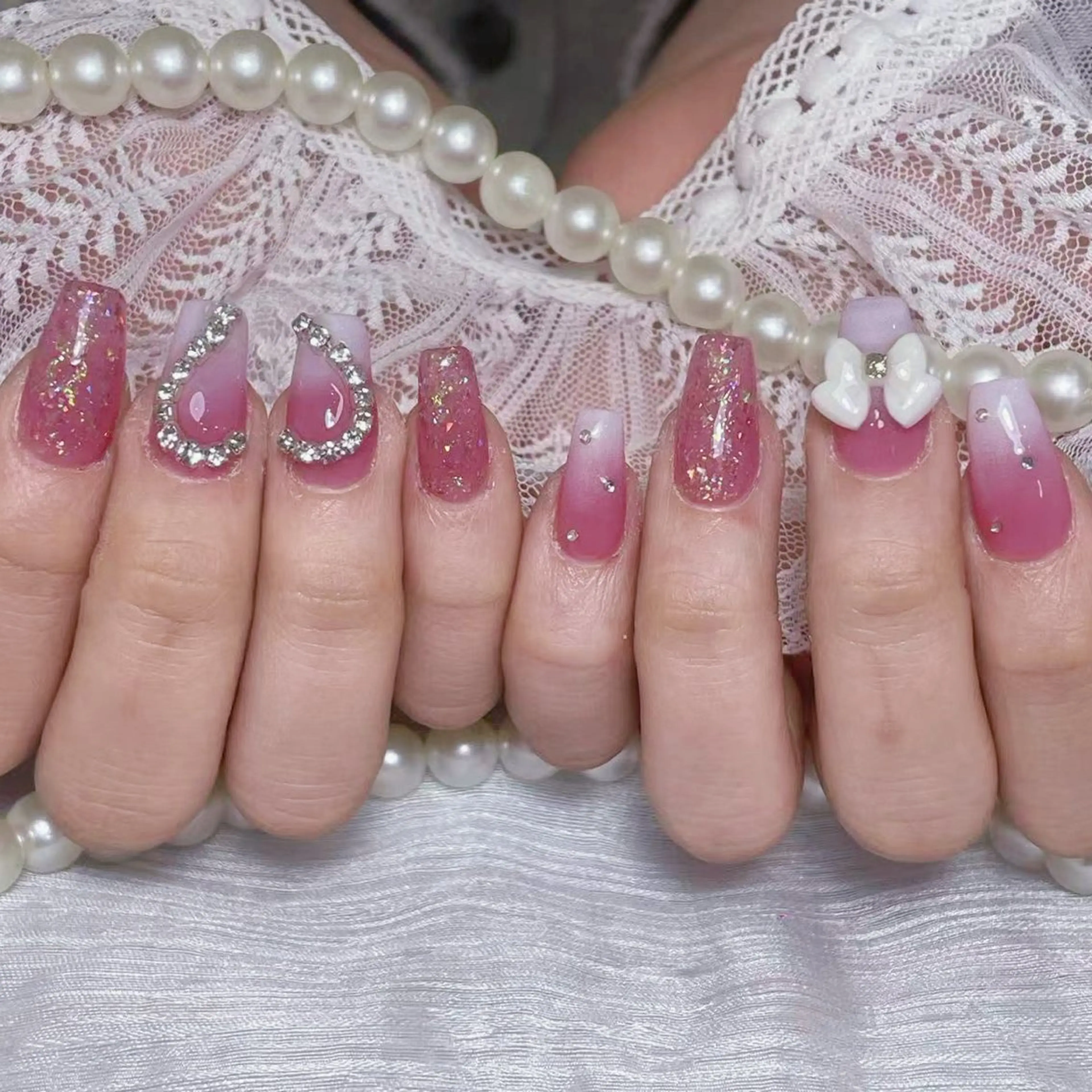 ネイル アートネイル オーロラネイル ガーリー キラキラネイル 韓国ネイル DIAMOND Nail☁️のネイルデザイン
