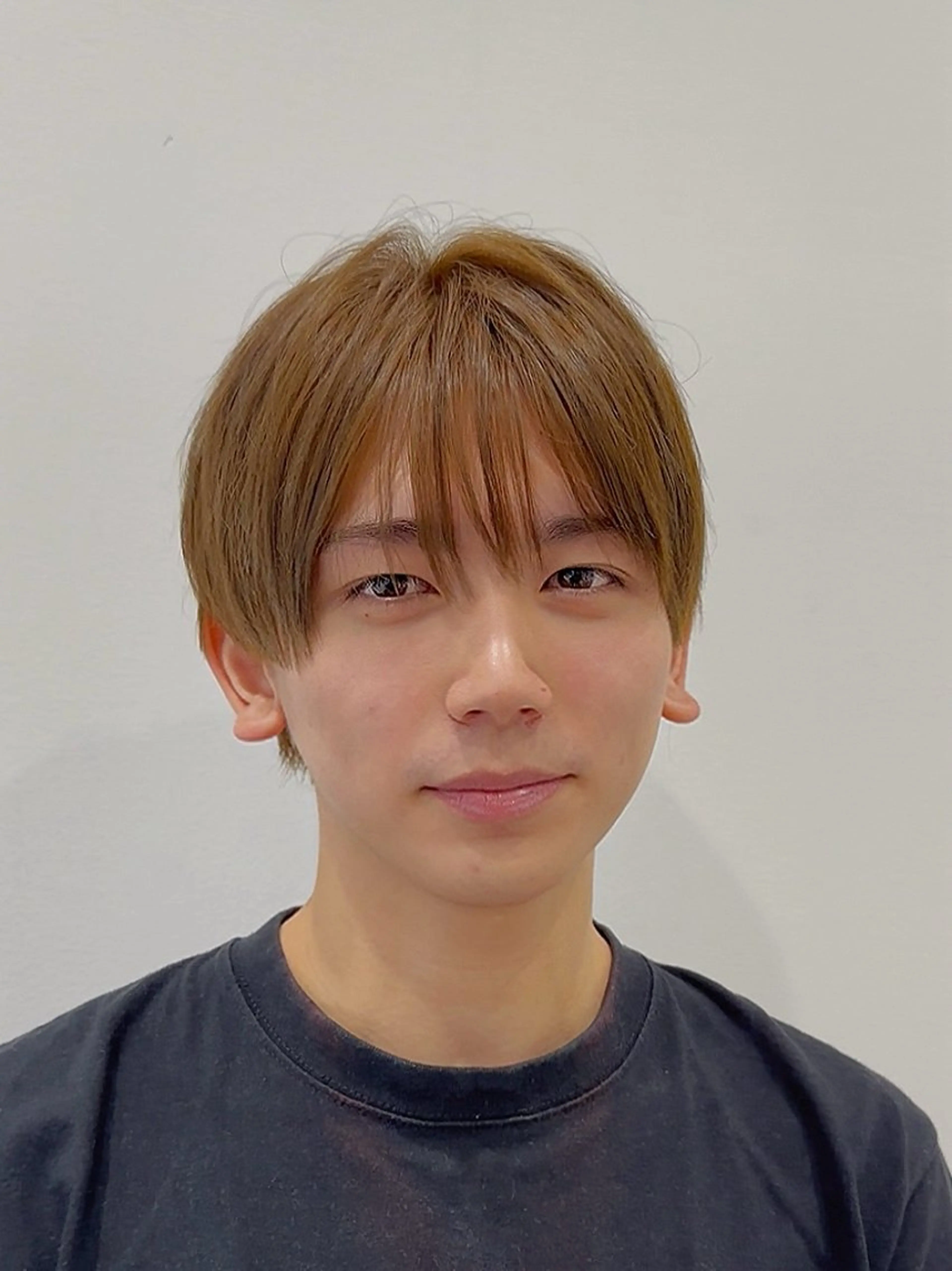 ショート カラー メンズ メンズブリーチ ベージュカラー ブリーチ ミルクティーベージュ ブリーチなしカラー カット ヘアカラー トリートメント ニュアンスパーマ/ メンズ/平木稔大のヘアスタイル