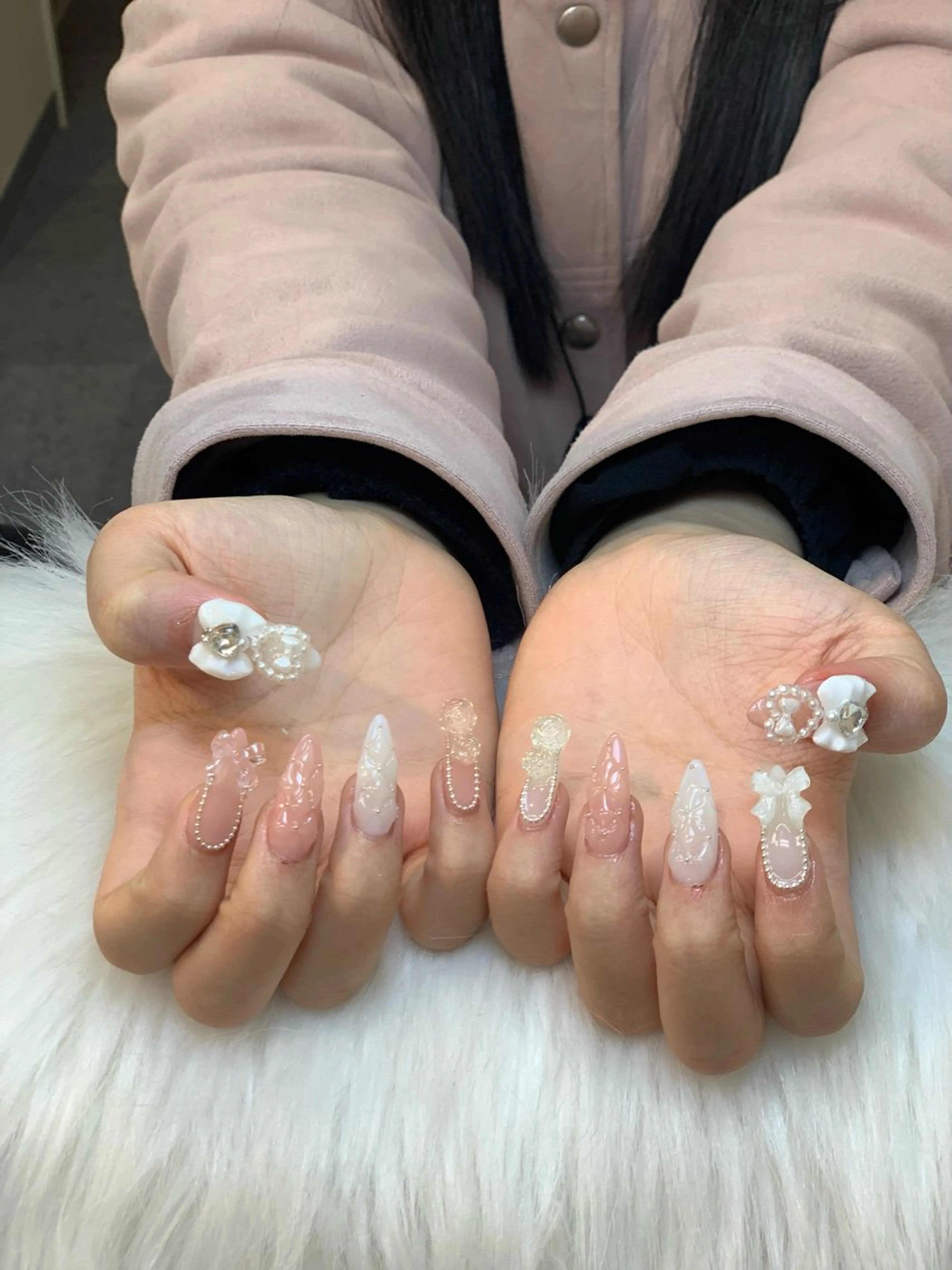 ネイル アートネイル オーロラネイル チークネイル 長さ出し フットネイル ハンドネイル Cloudy Chan 歌舞伎町のネイルデザイン