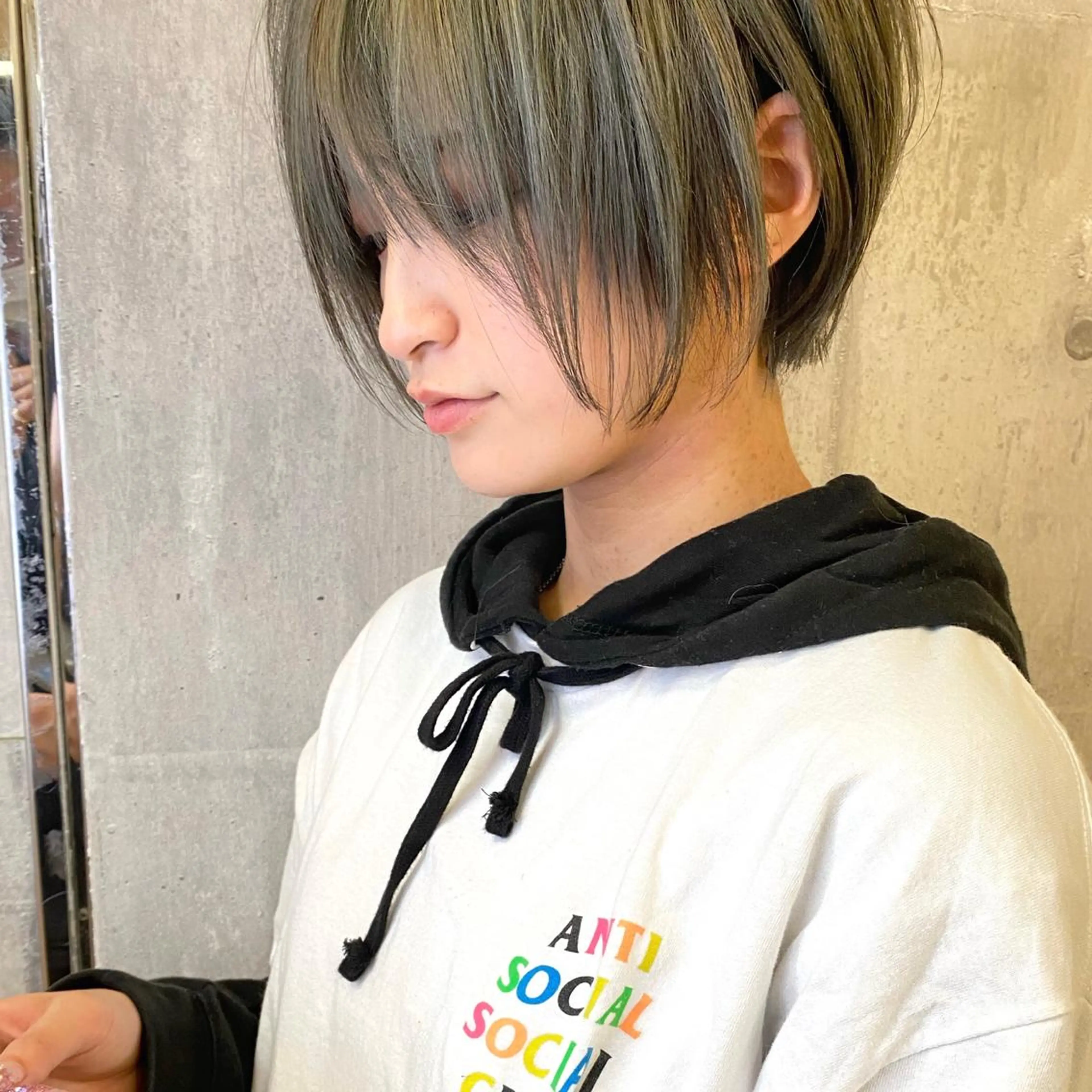 ミディアム カラー ブリーチ カット ヘアカラー トリートメント 髪質改善ｶﾗｰ ｹｱﾌﾞﾘｰﾁ/ﾀﾑのヘアスタイル