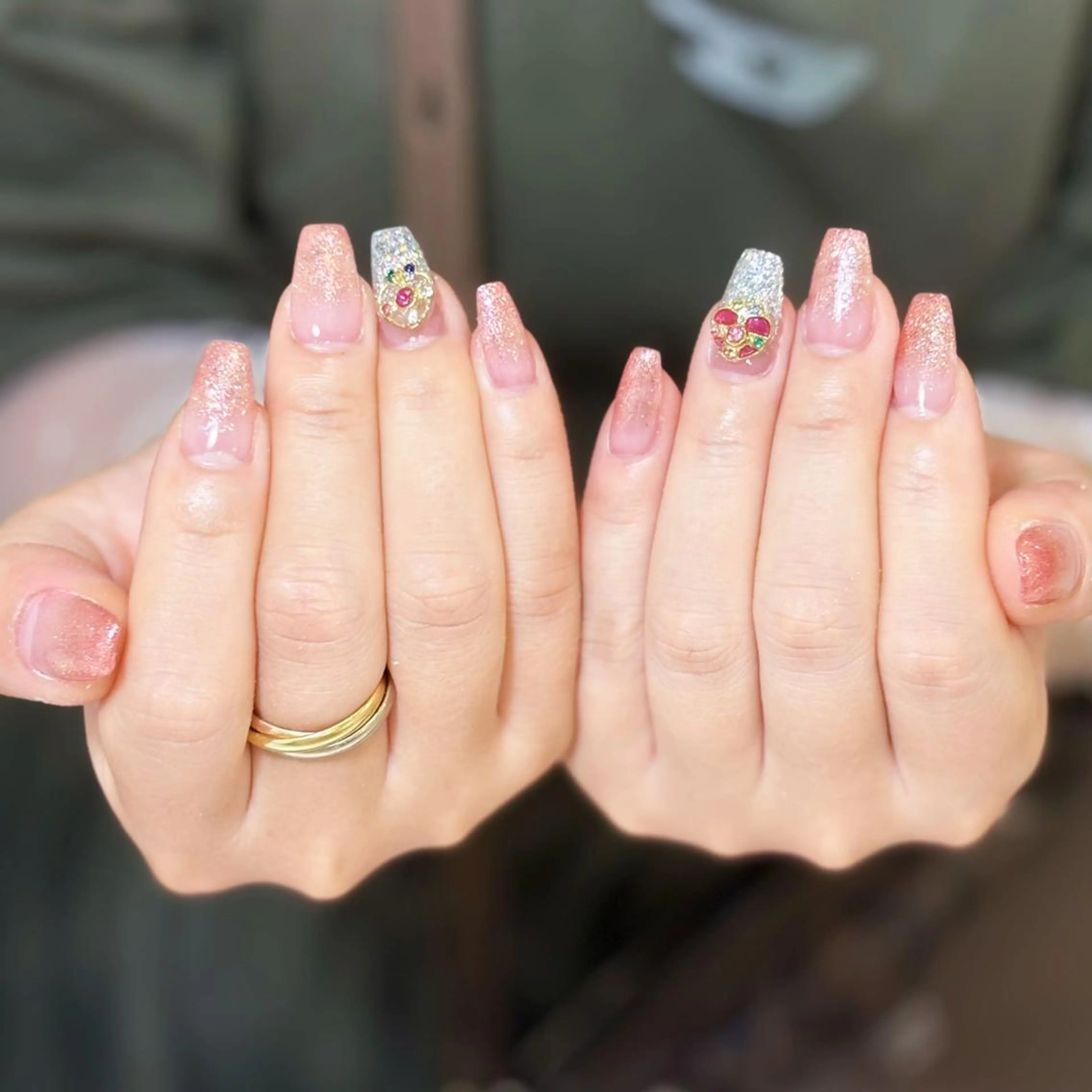ネイル アートネイル オーロラネイル ガーリー キラキラネイル 韓国ネイル ハンドネイル Nail Monsterのネイルデザイン