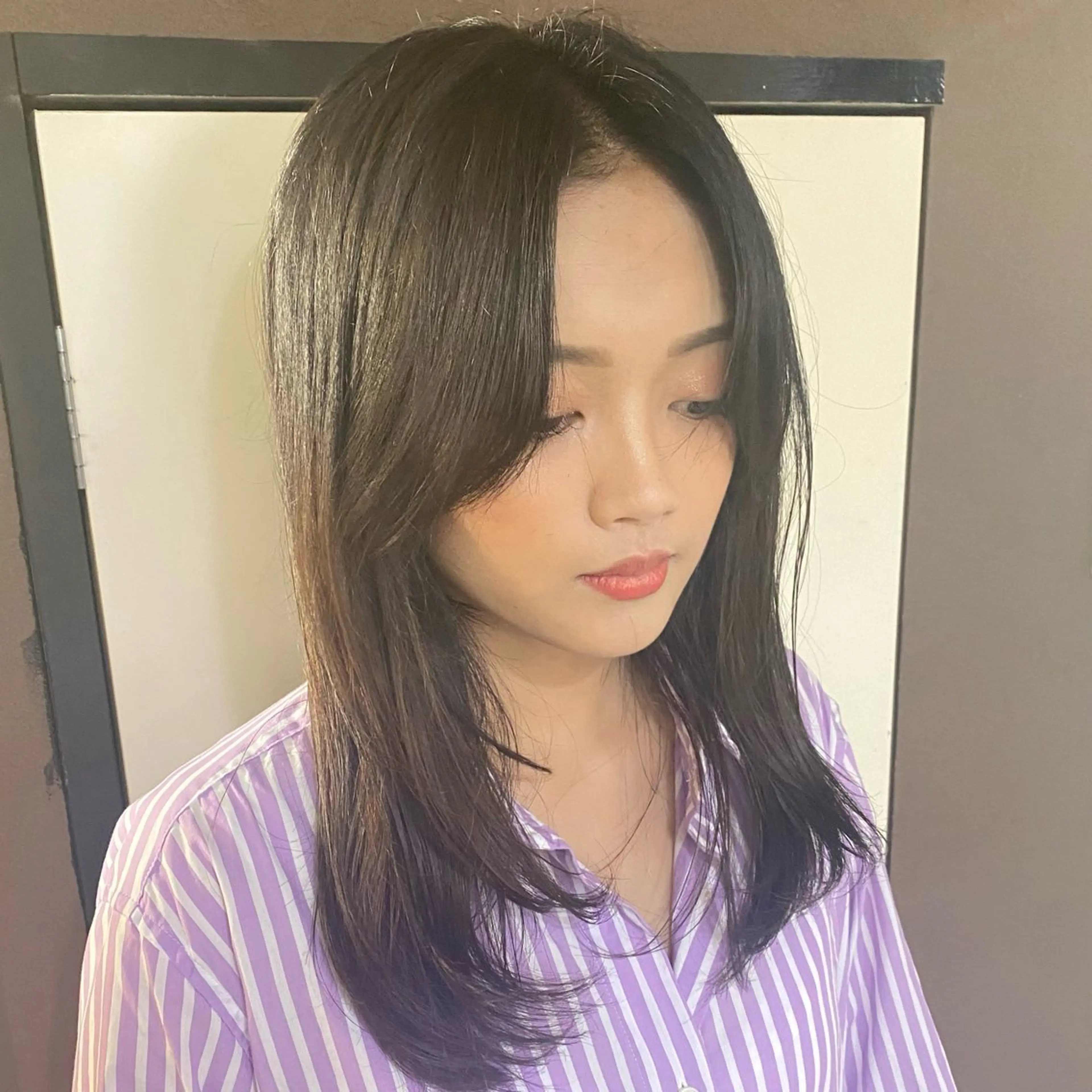 ミディアム レイヤーカット 韓国ヘアハイトーン 👾はちす👾のヘアスタイル