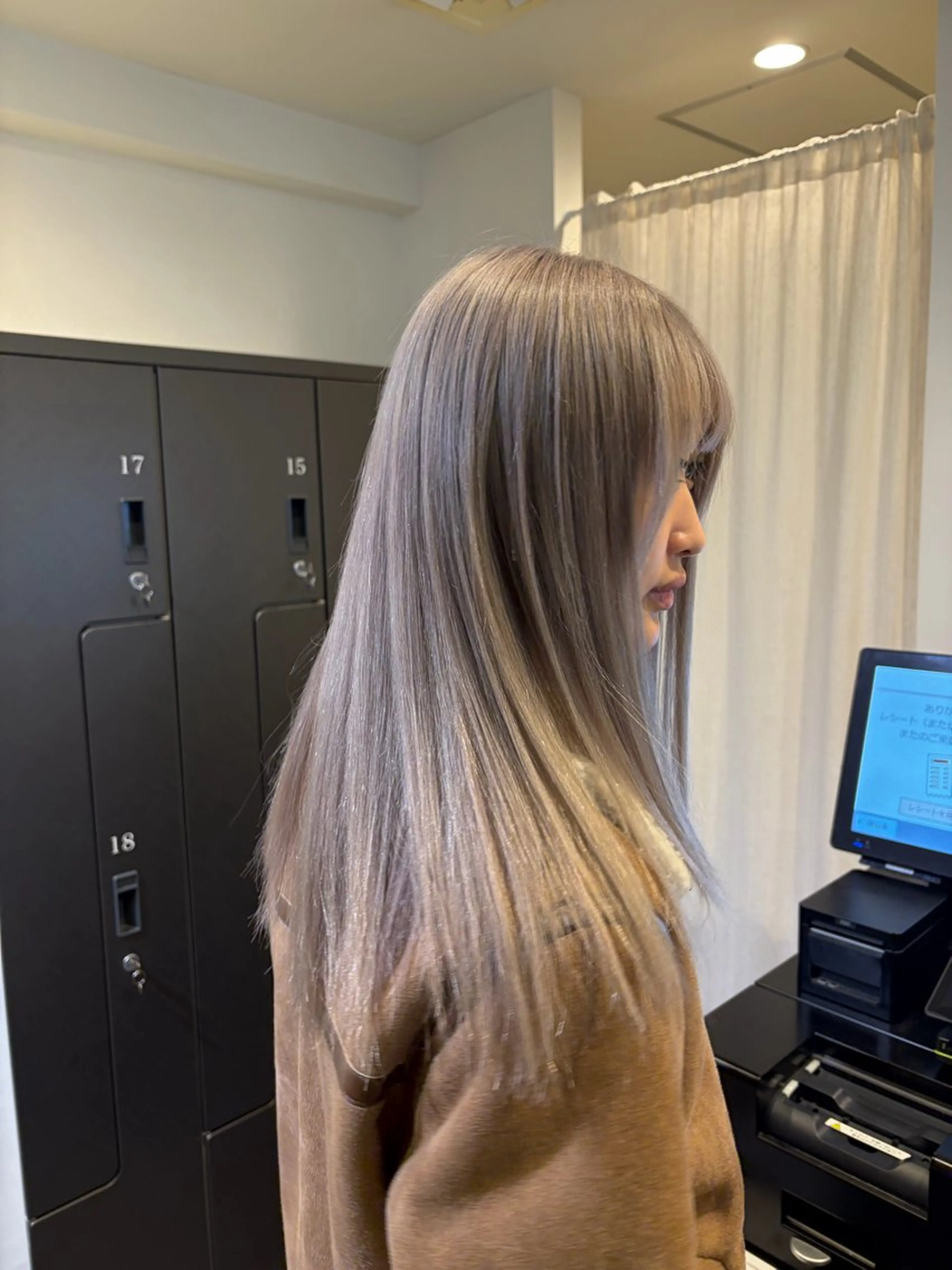 セミロング カラー 中川 蓮のヘアスタイル