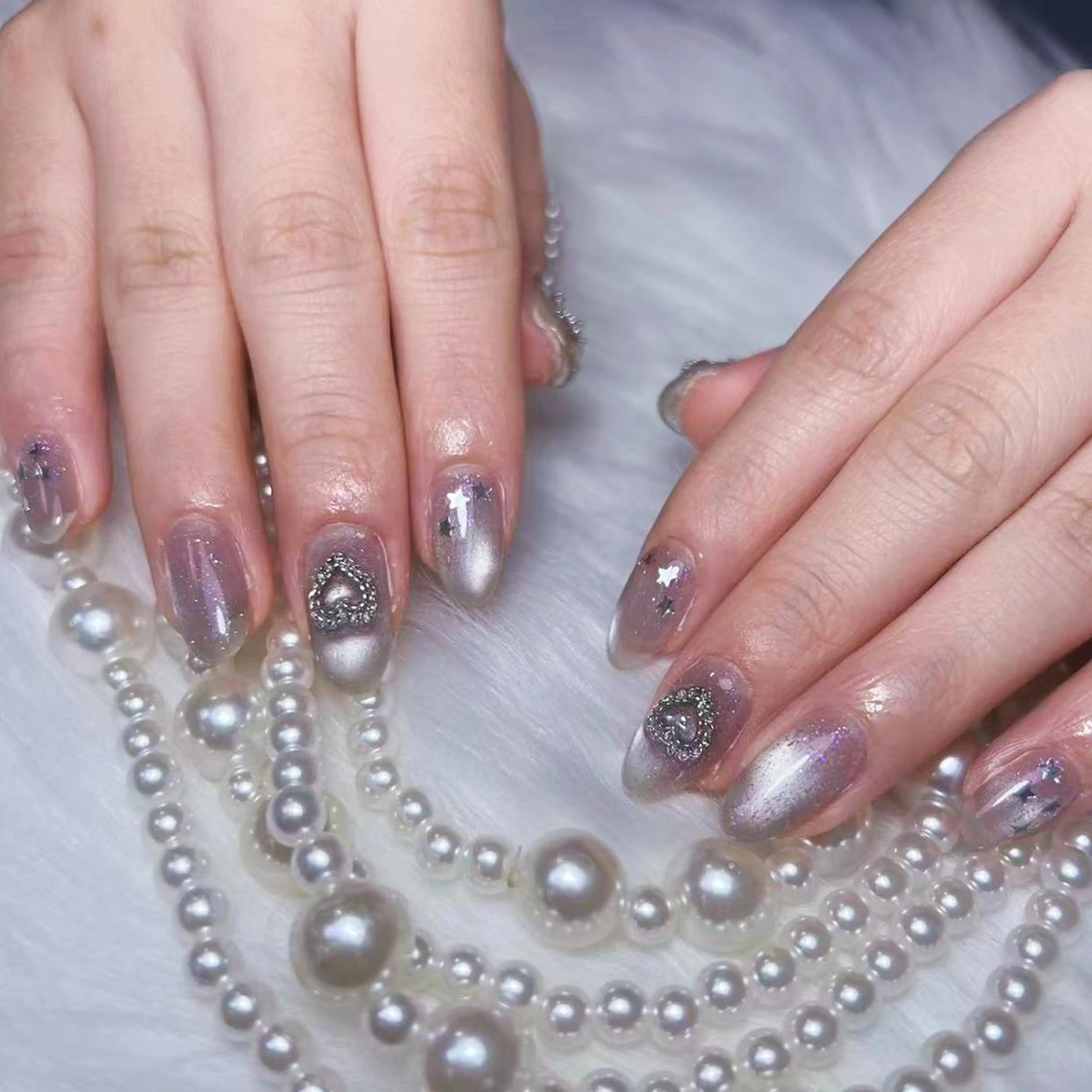 ネイル アートネイル オーロラネイル ガーリー キラキラネイル 韓国ネイル ハンドネイル YOYO 💅のネイルデザイン