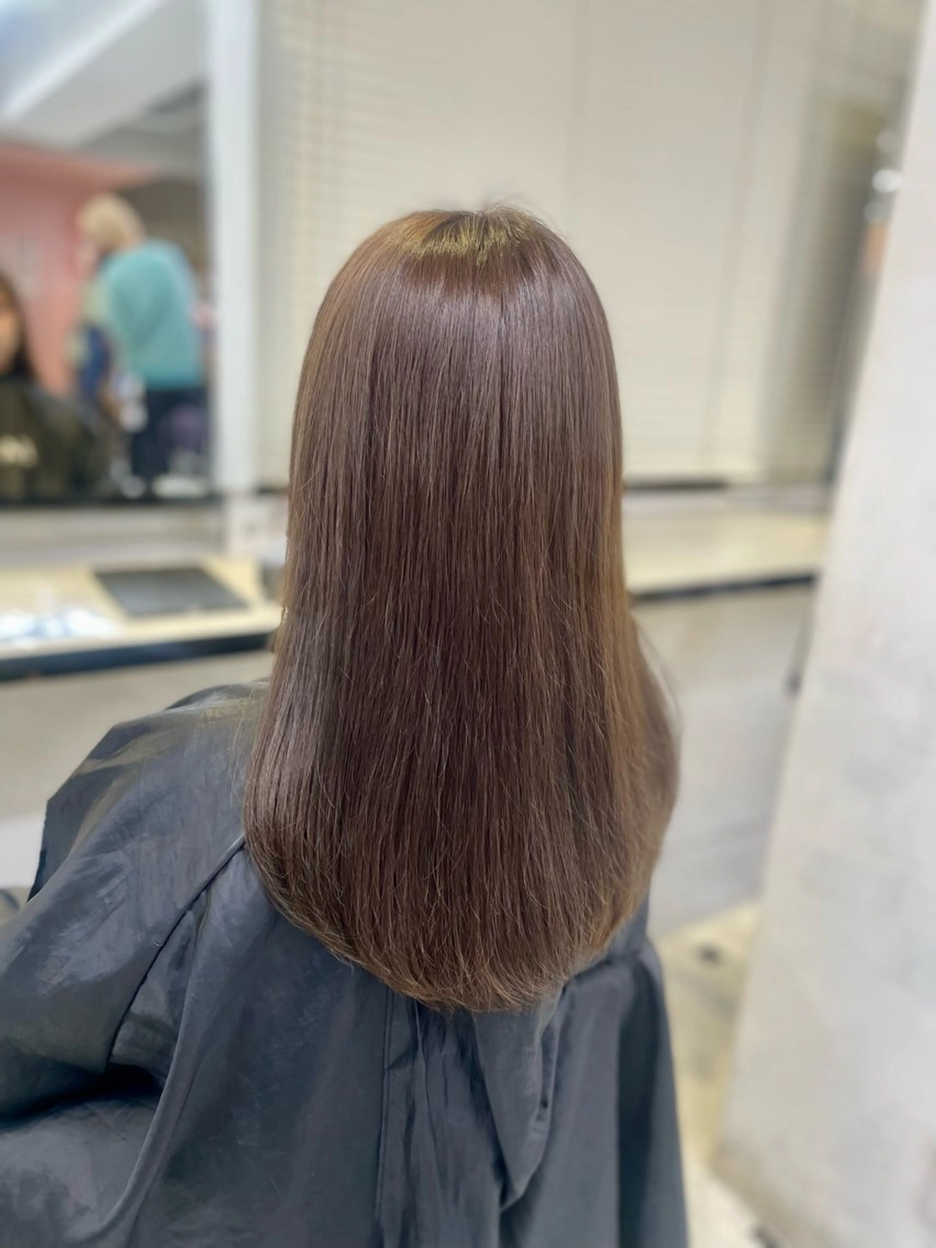 セミロング ヘアカラー うる艶トレンドヘア 🕊️上野BABYのヘアスタイル