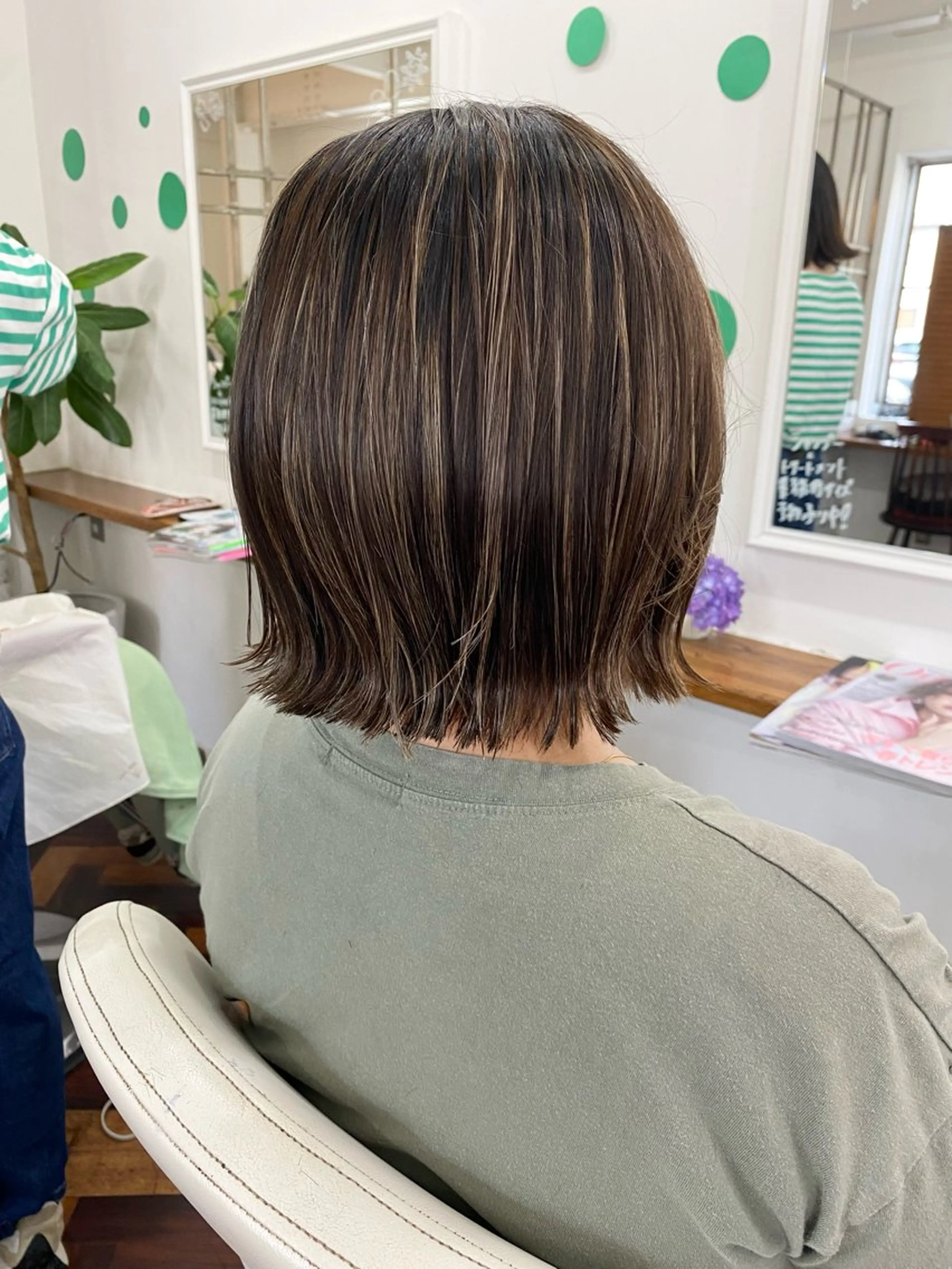 ミディアム カラー 切りっぱなしボブ ハイライトカラー ボブ ハイライト カット ヘアカラー Kazaoka Saraのヘアスタイル