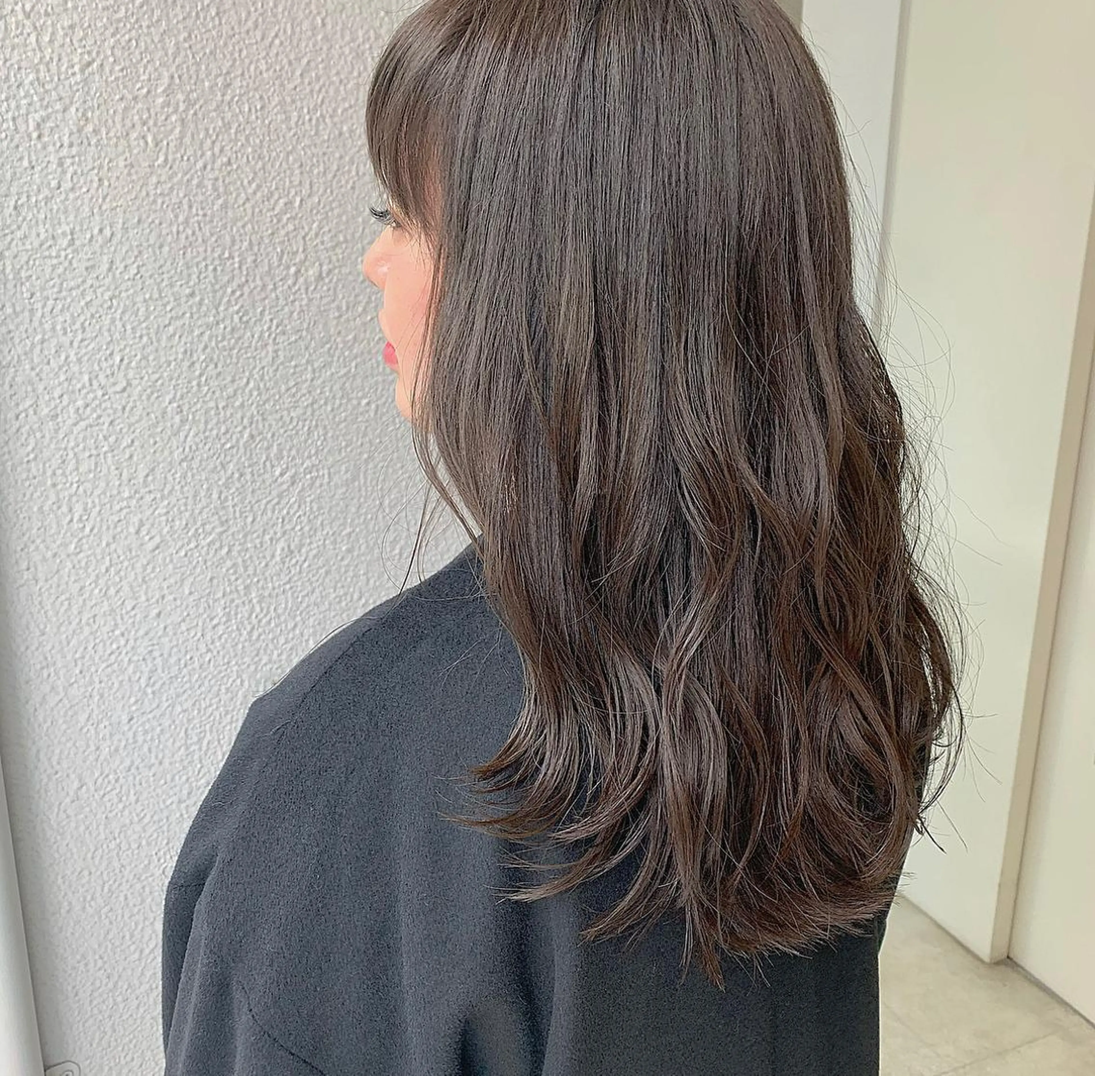 カラー 小泉 葵のヘアスタイル