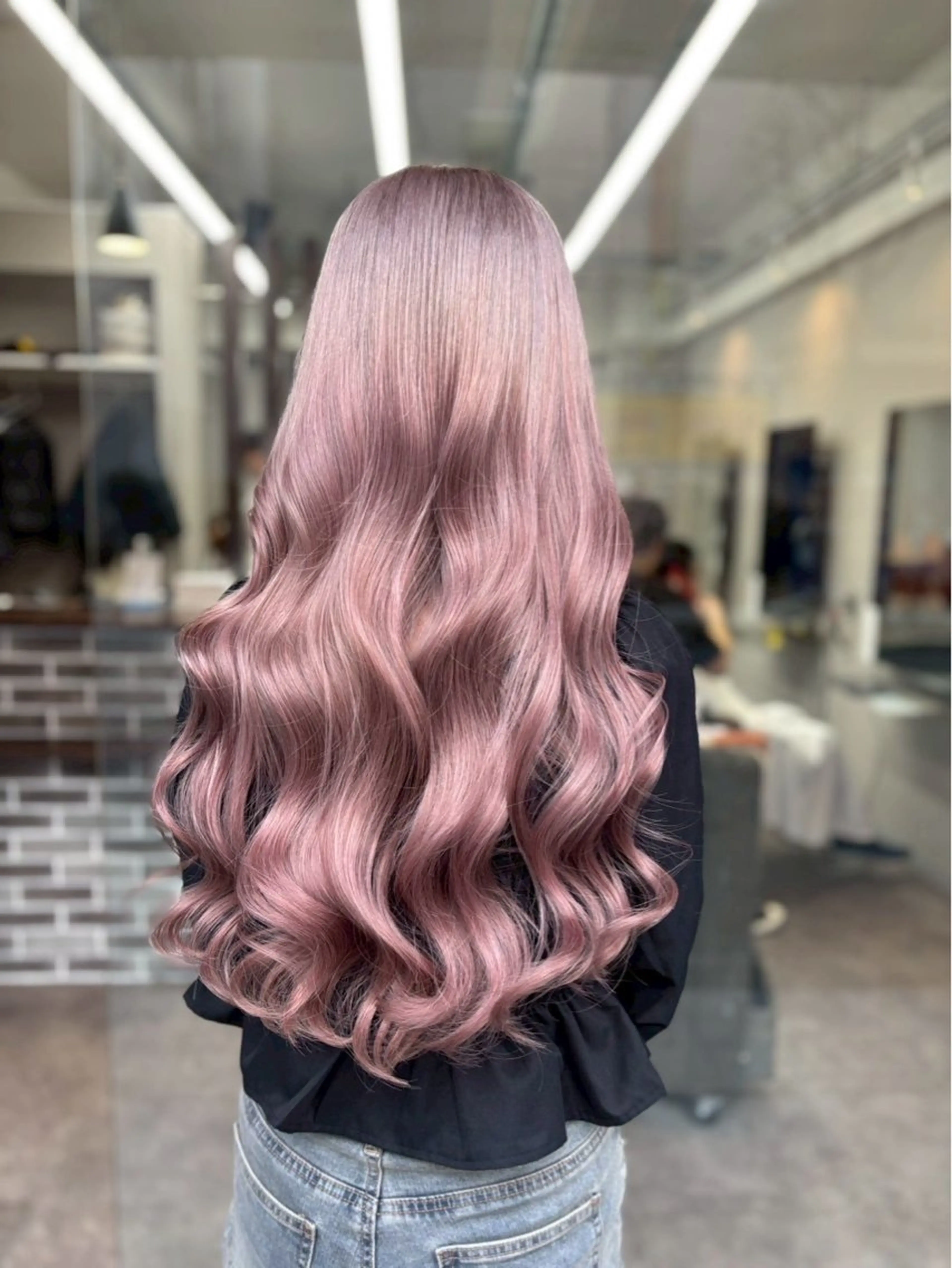 ロング ヘアカラー かのブリーチカラー 🎧⛓️🩶のヘアスタイル