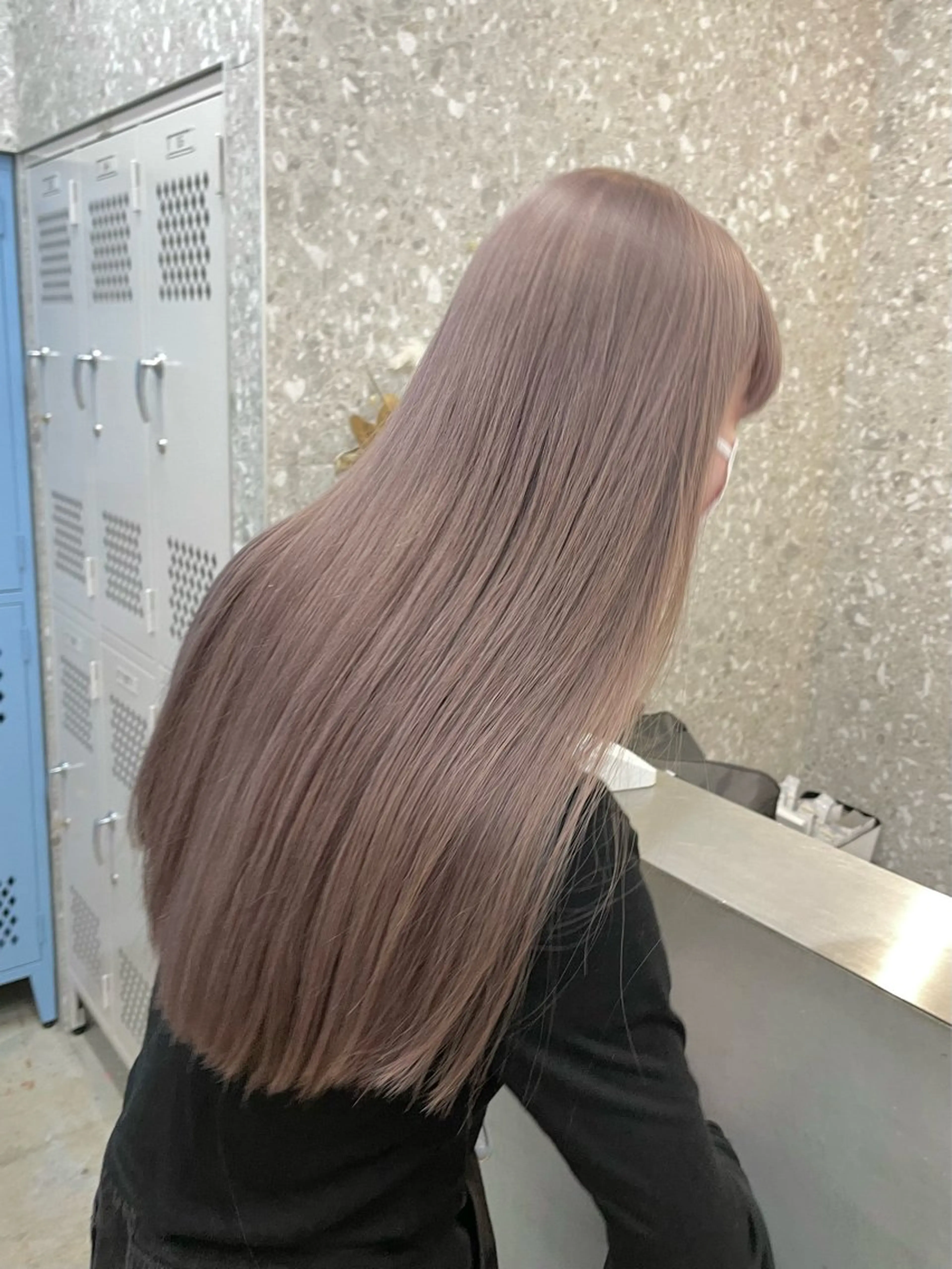 ロング cinq PROJECT所属・ミルクティーベージュ /三村克彦のヘアスタイル