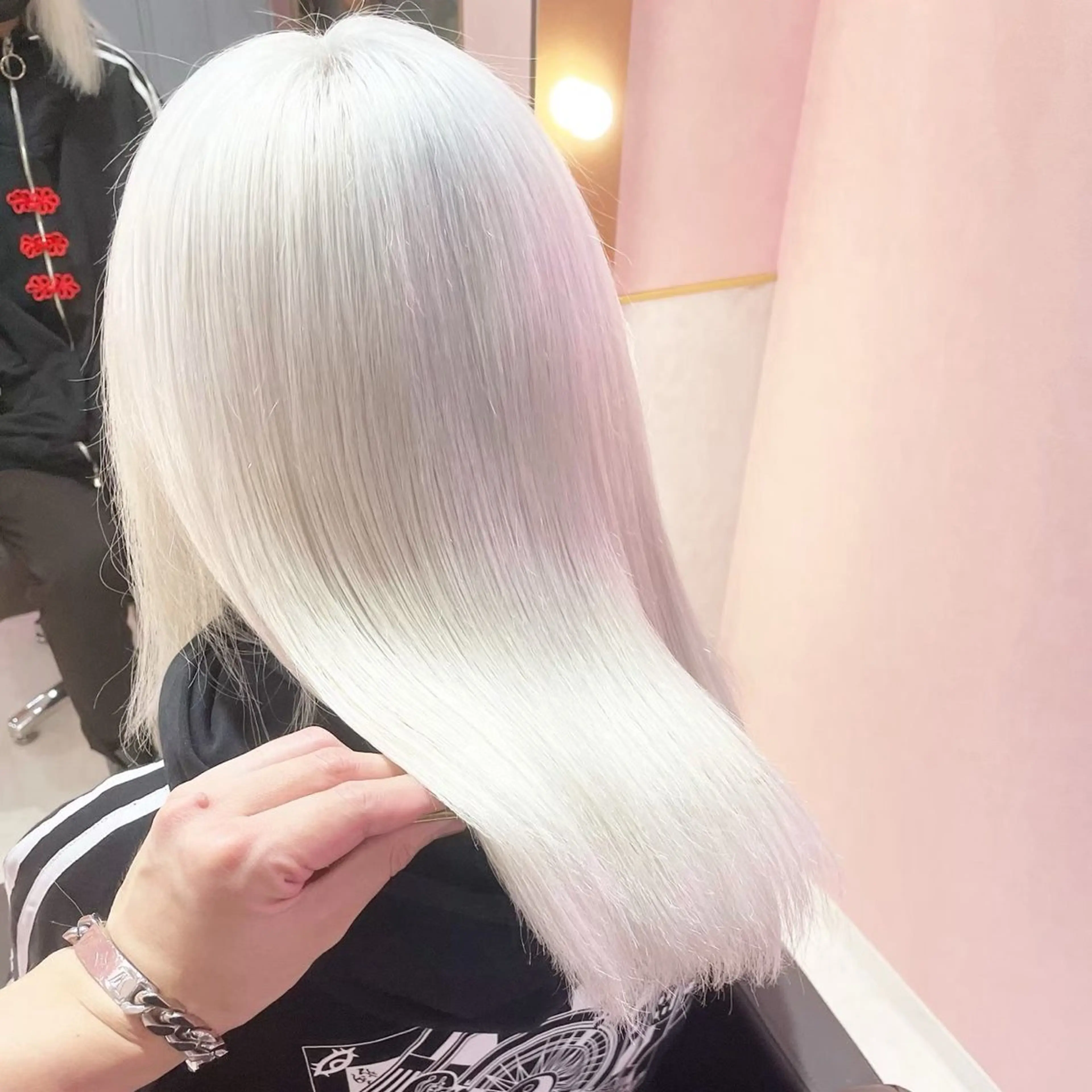 ミディアム カラー アッシュ アッシュグレー ベージュカラー ブリーチ ブロンド ヘアカラー トリートメント 原宿ブロンド💎 艶髪ハイトーン/大和のヘアスタイル